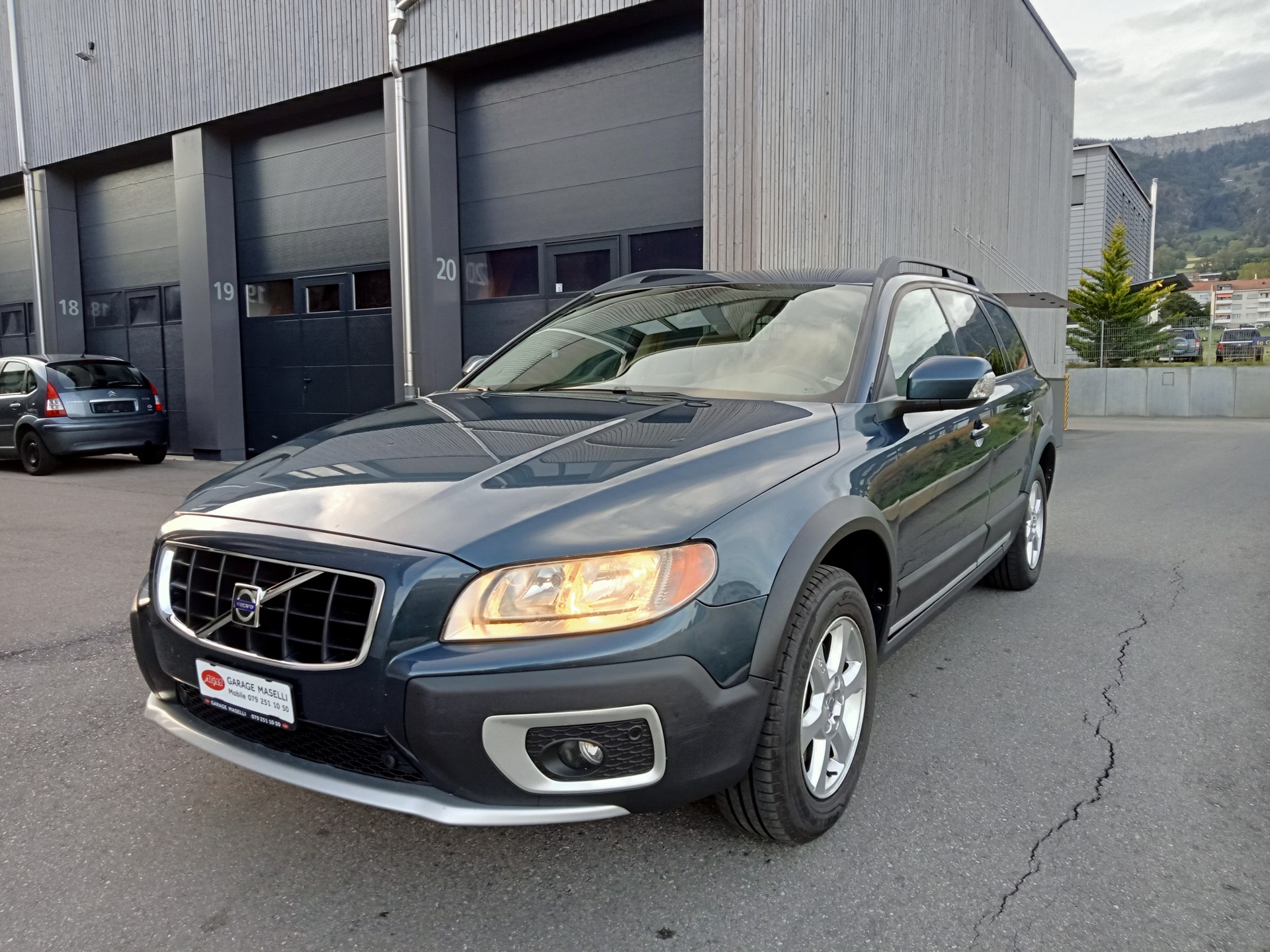 VOLVO XC70 D5 AWD Kinetic-image-2