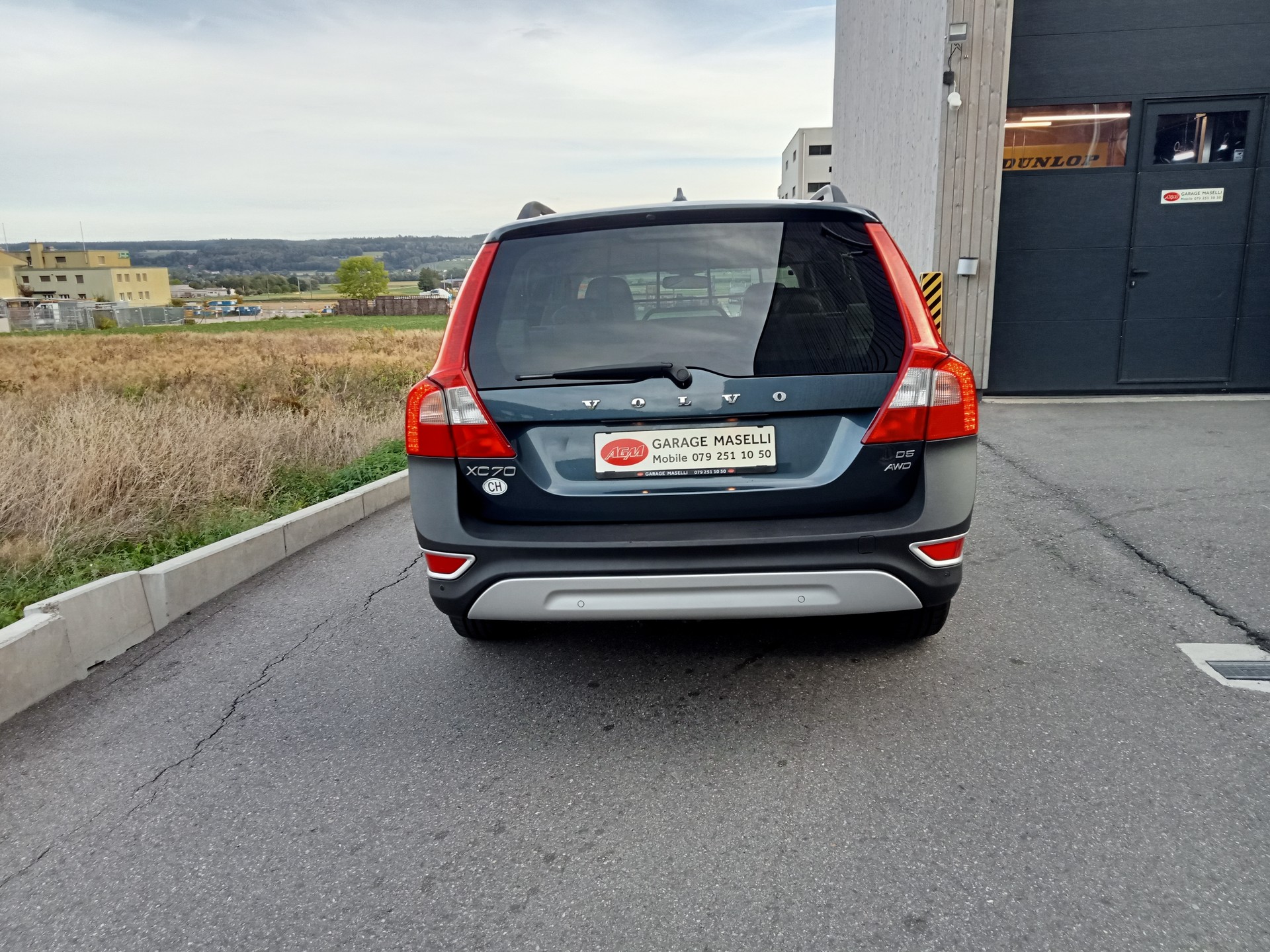 VOLVO XC70 D5 AWD Kinetic-image-3