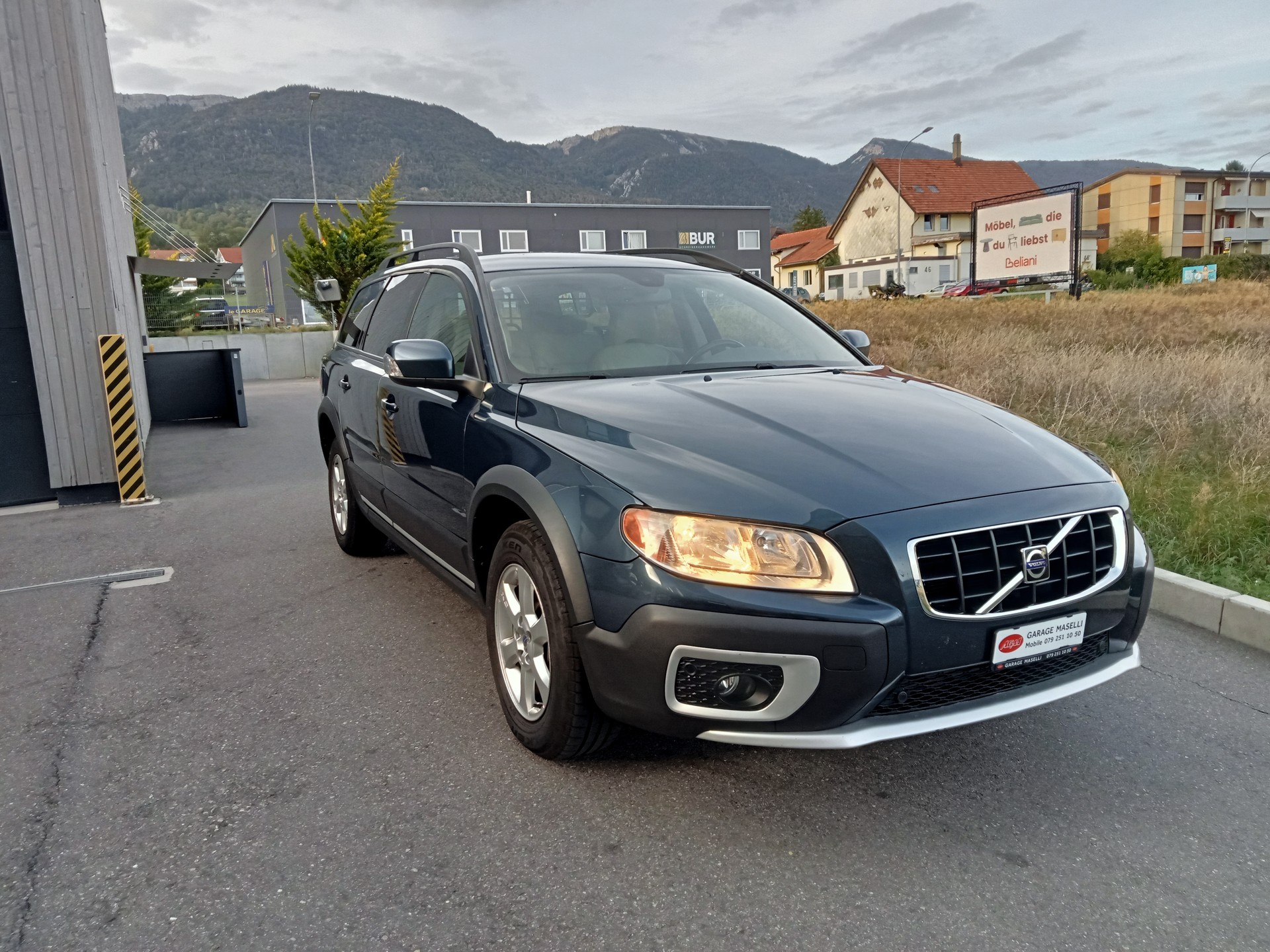 VOLVO XC70 D5 AWD Kinetic-image-1