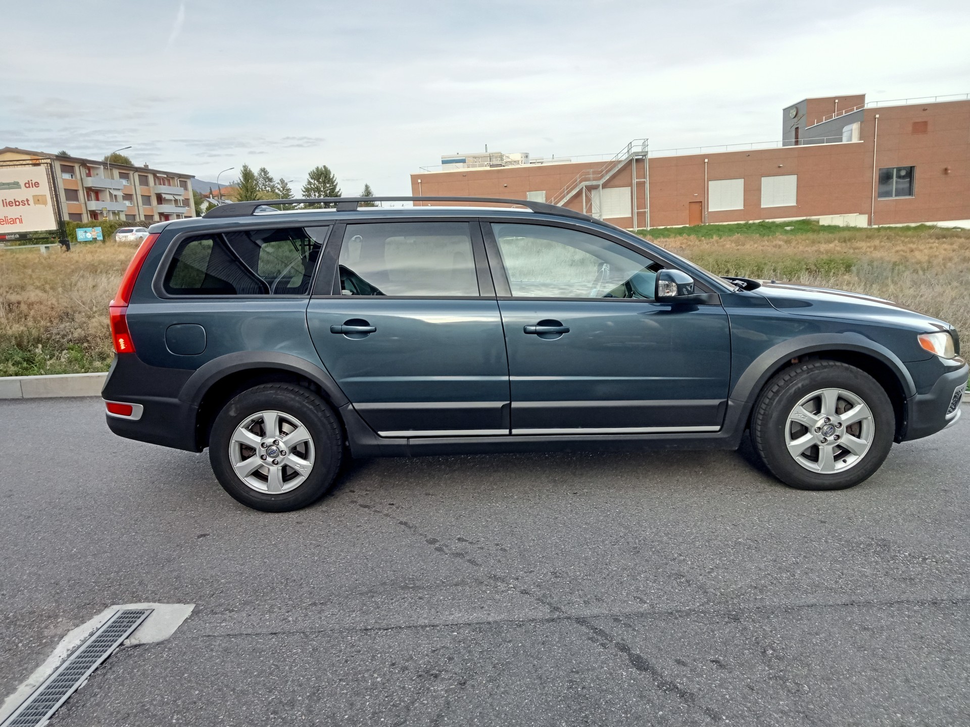 VOLVO XC70 D5 AWD Kinetic-image-6