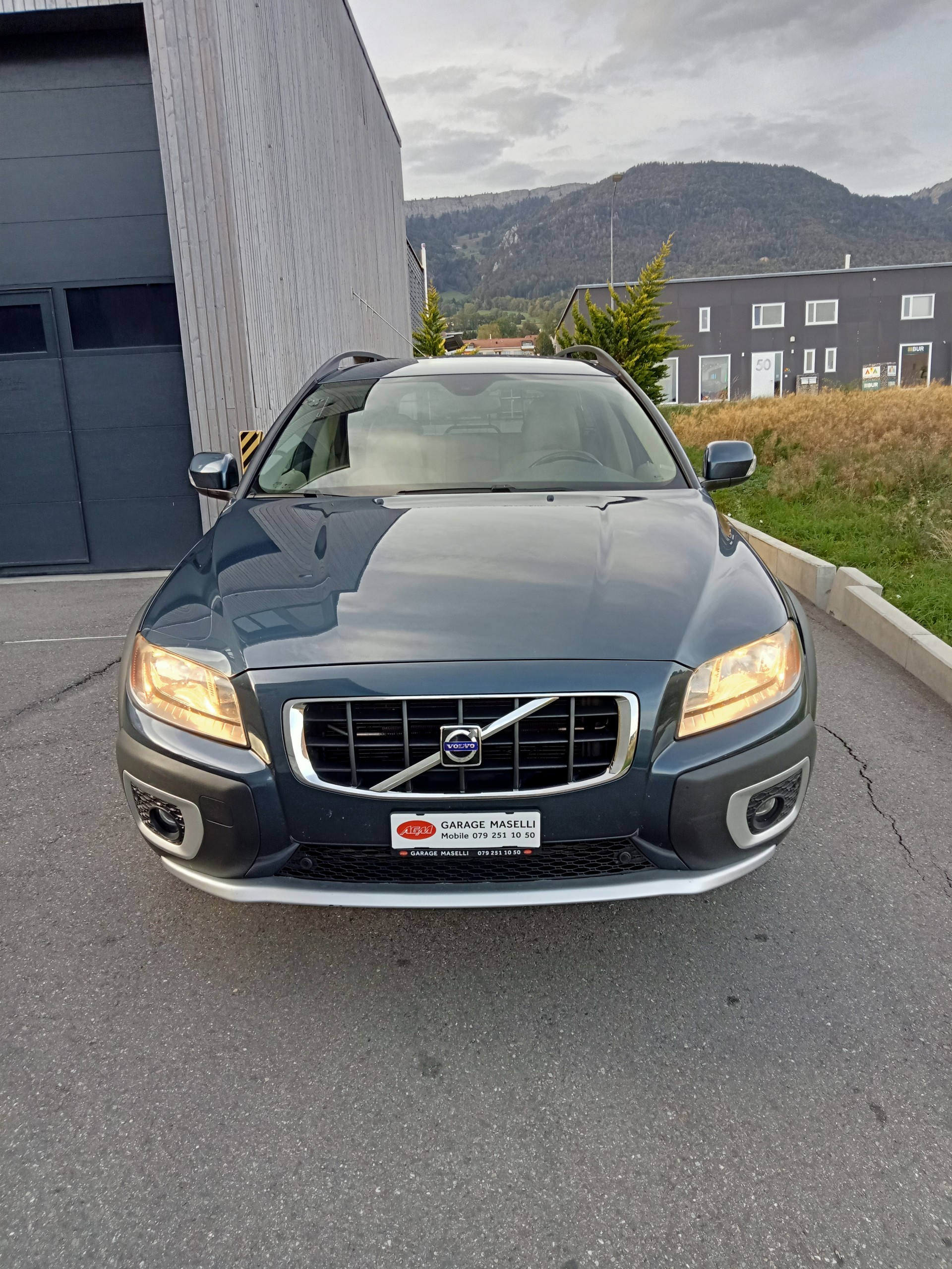VOLVO XC70 D5 AWD Kinetic-image-0