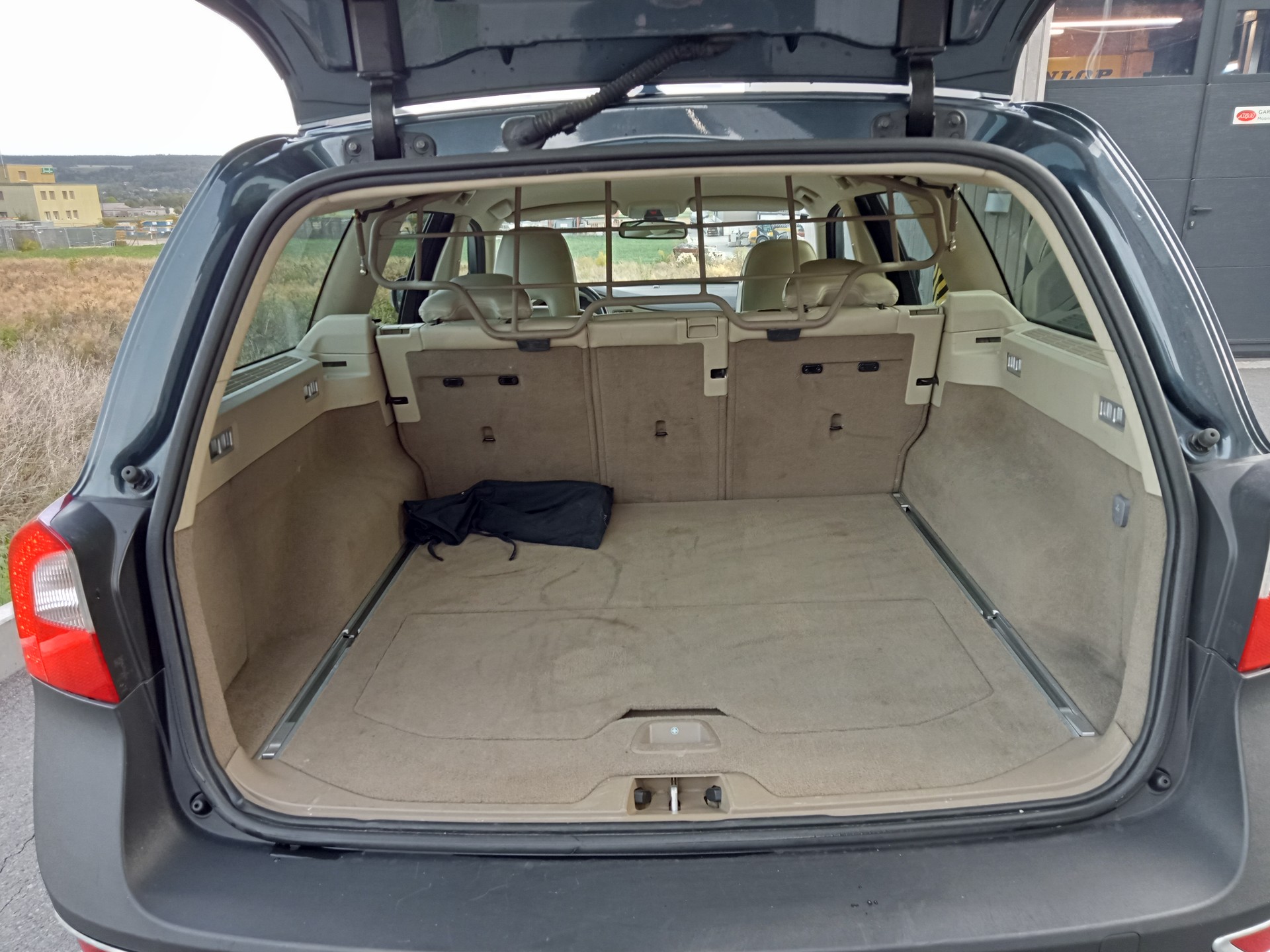VOLVO XC70 D5 AWD Kinetic-image-12
