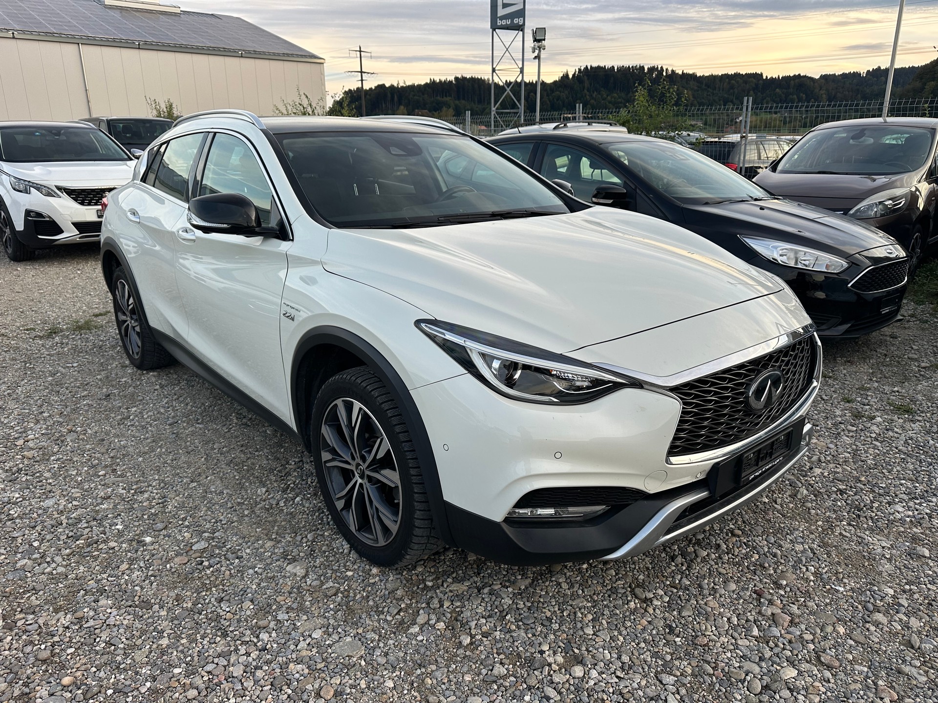 INFINITI QX30 2.2d Premium DCT AWD-image-2