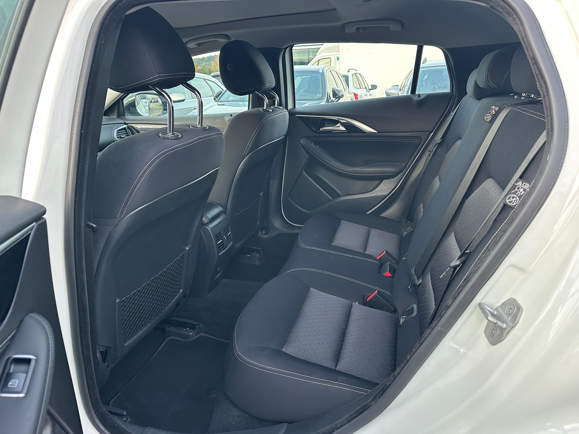 INFINITI QX30 2.2d Premium DCT AWD-image-10
