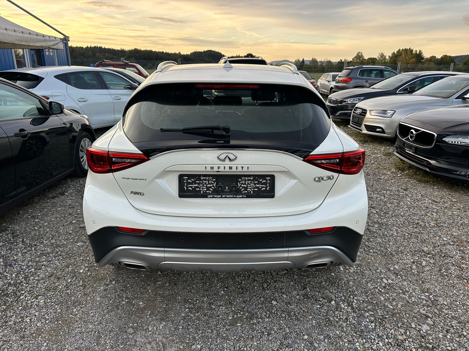 INFINITI QX30 2.2d Premium DCT AWD-image-4