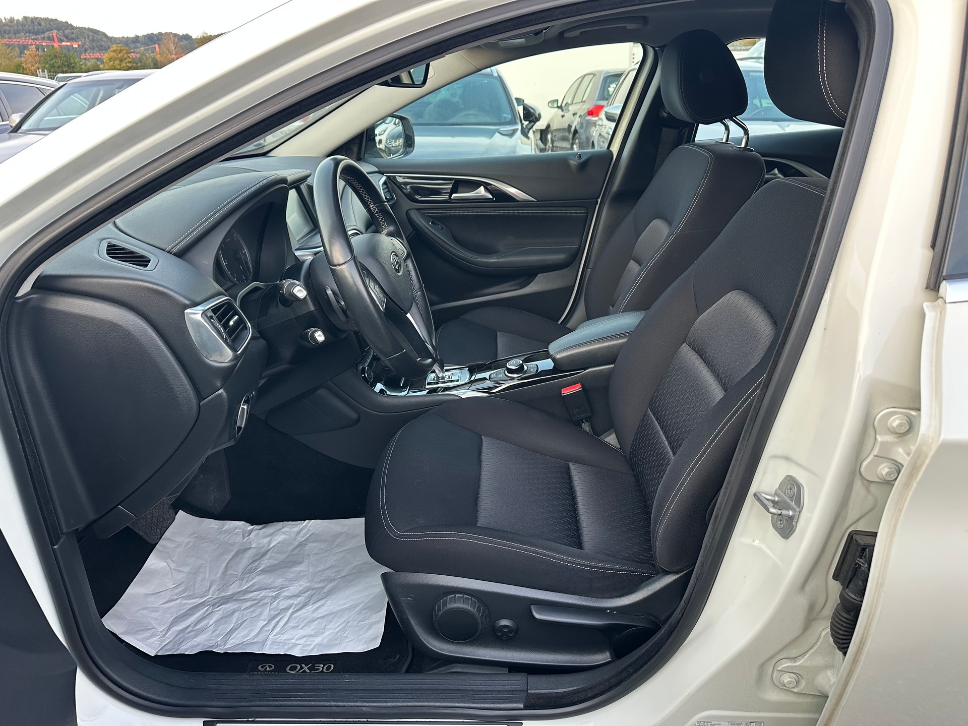 INFINITI QX30 2.2d Premium DCT AWD-image-8