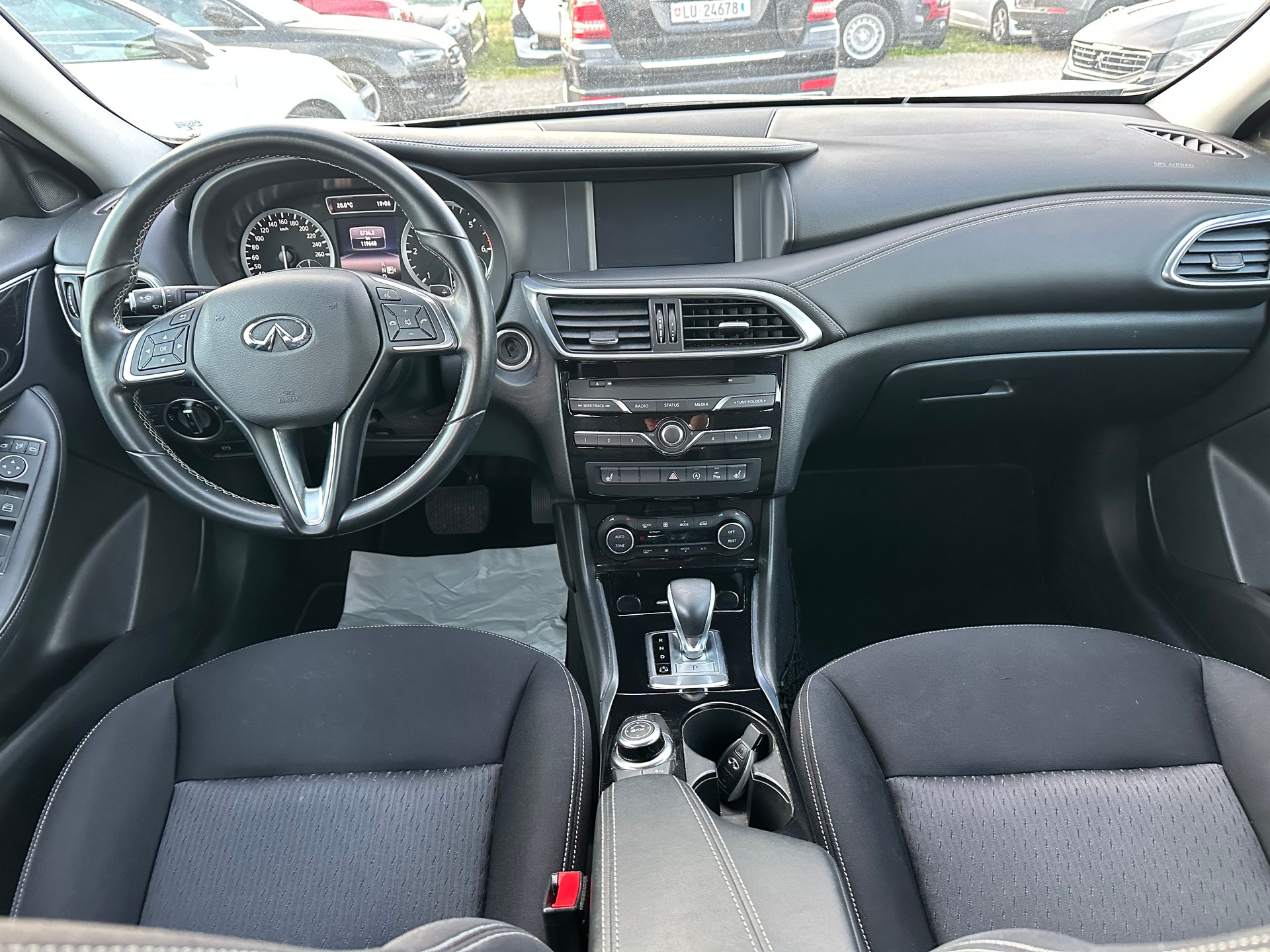 INFINITI QX30 2.2d Premium DCT AWD-image-9