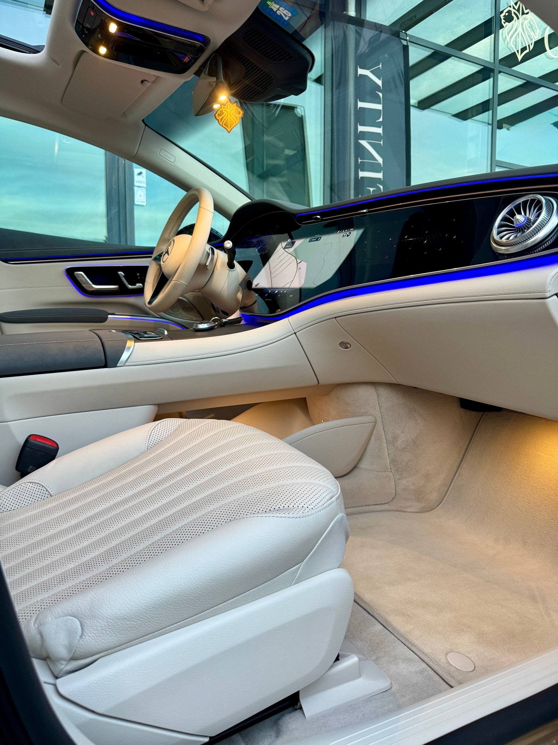 MERCEDES-BENZ EQS 450+-image-9