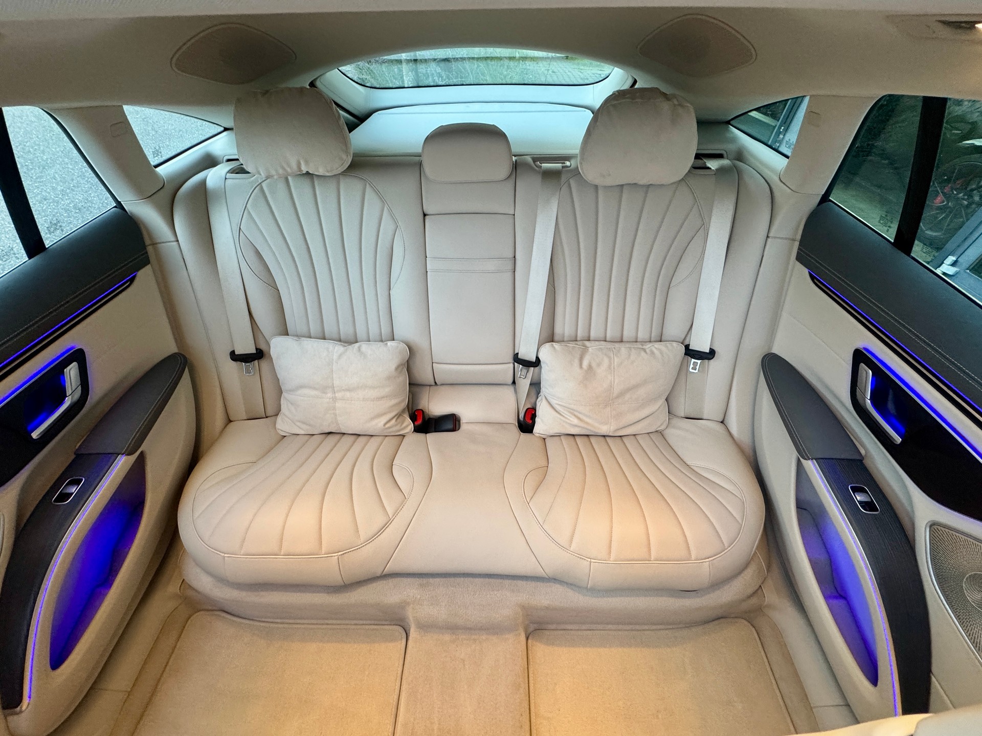 MERCEDES-BENZ EQS 450+-image-10