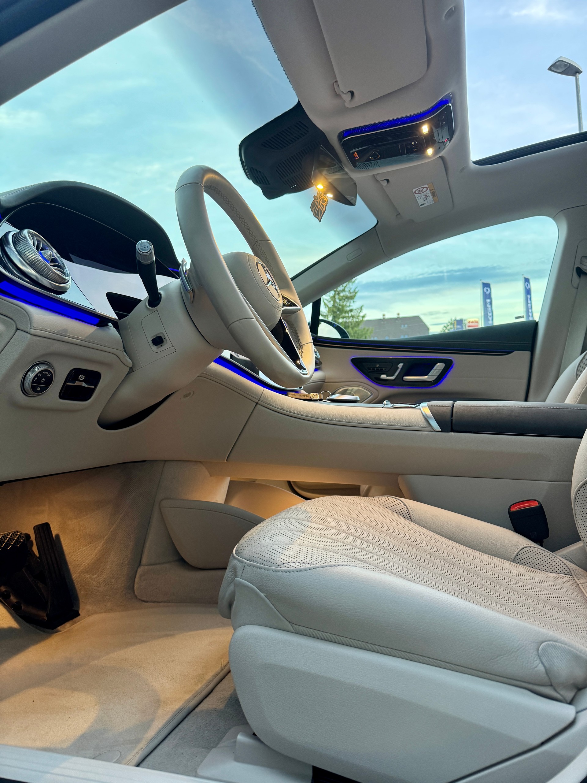 MERCEDES-BENZ EQS 450+-image-8