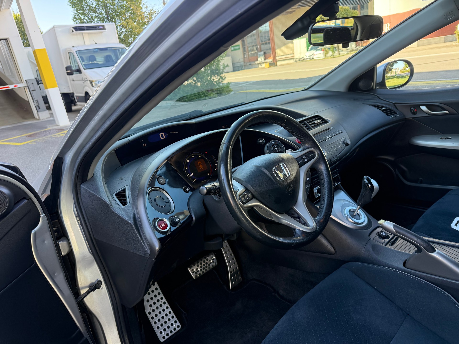 HONDA Civic 1.8i Comfort-image-6