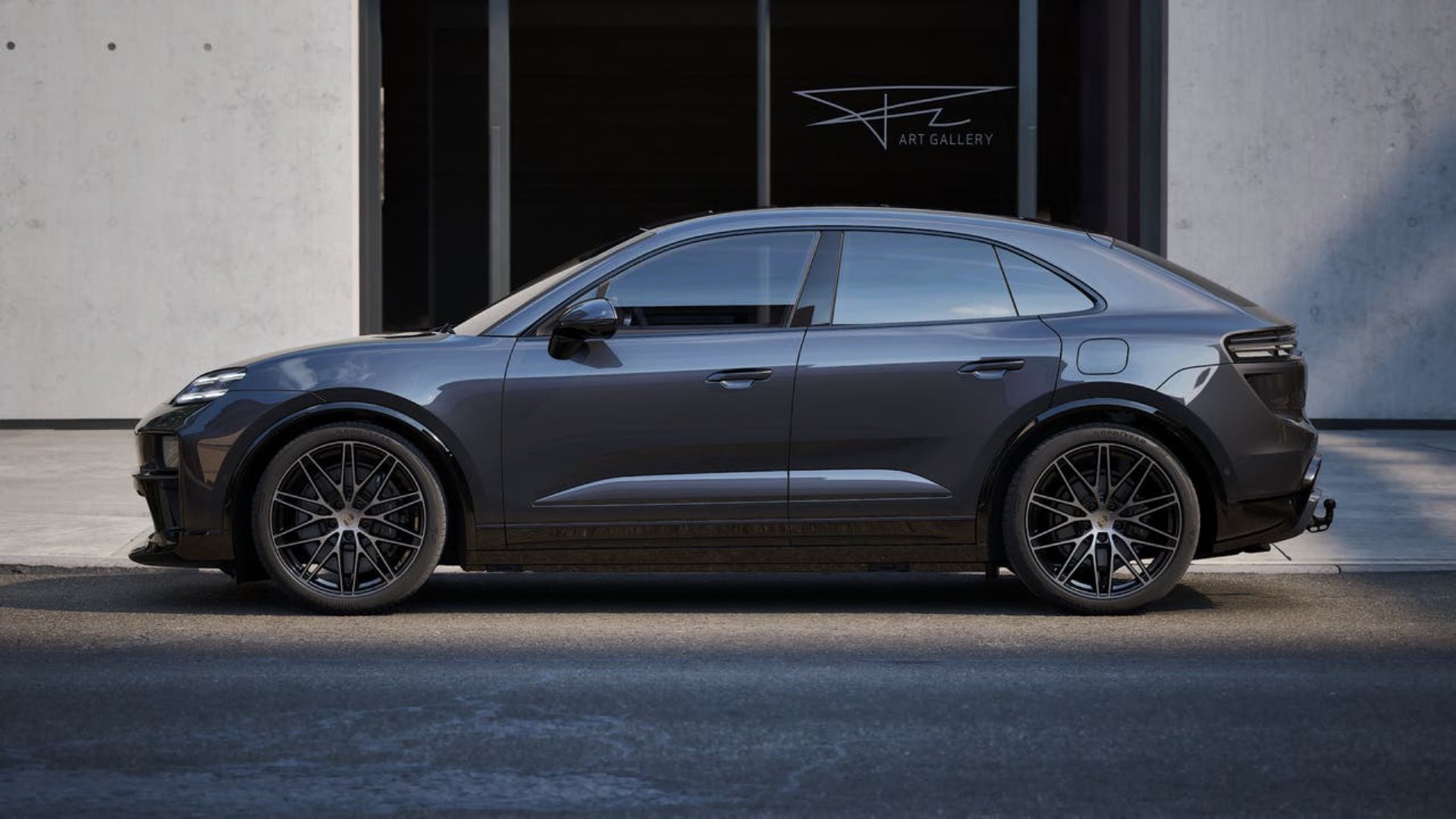 PORSCHE Macan Turbo-image-1