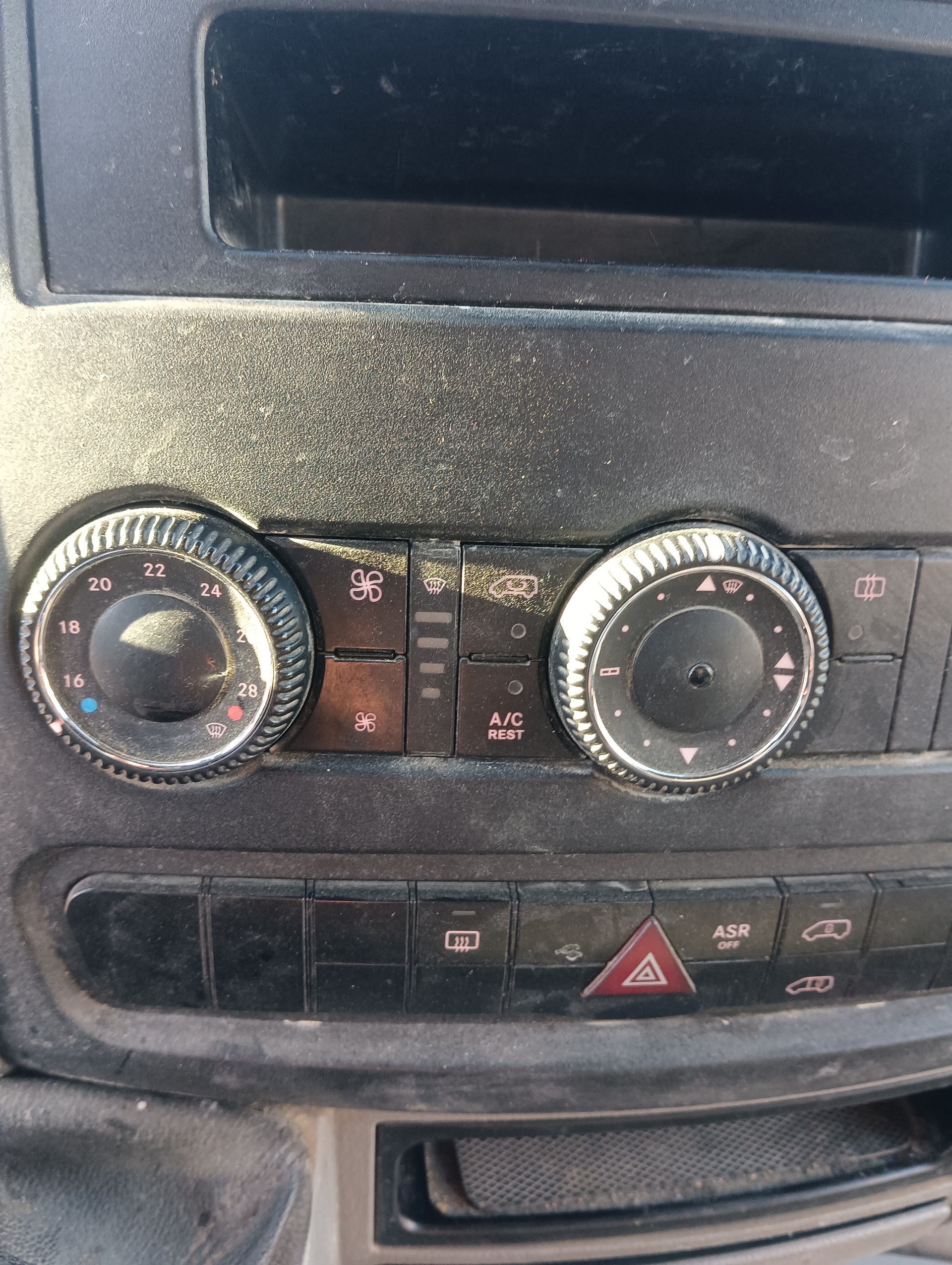 VW Crafter 35 2.0 TDI CR-image-7