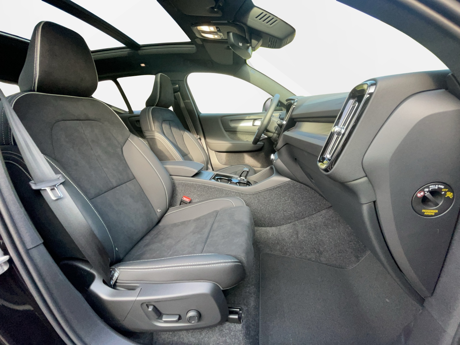 VOLVO EX40 Twin Black Edition AWD-image-16