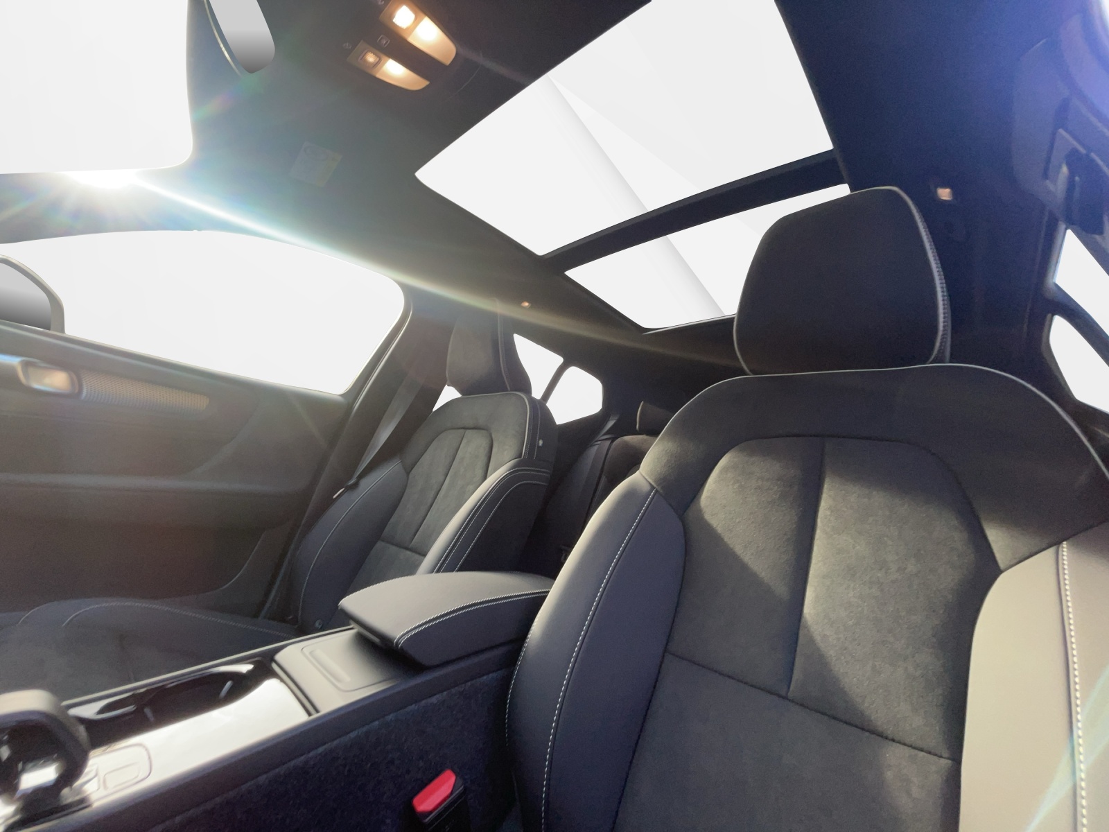 VOLVO EX40 Twin Black Edition AWD-image-17