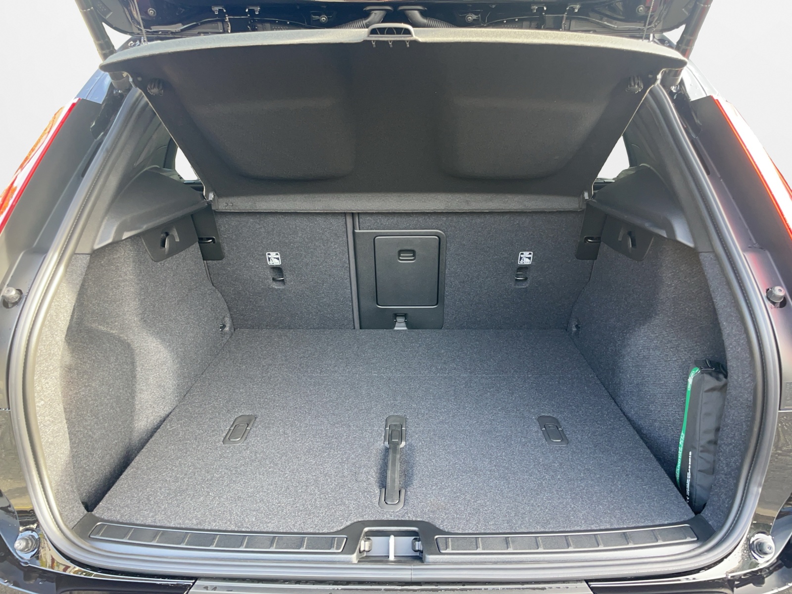 VOLVO EX40 Twin Black Edition AWD-image-14