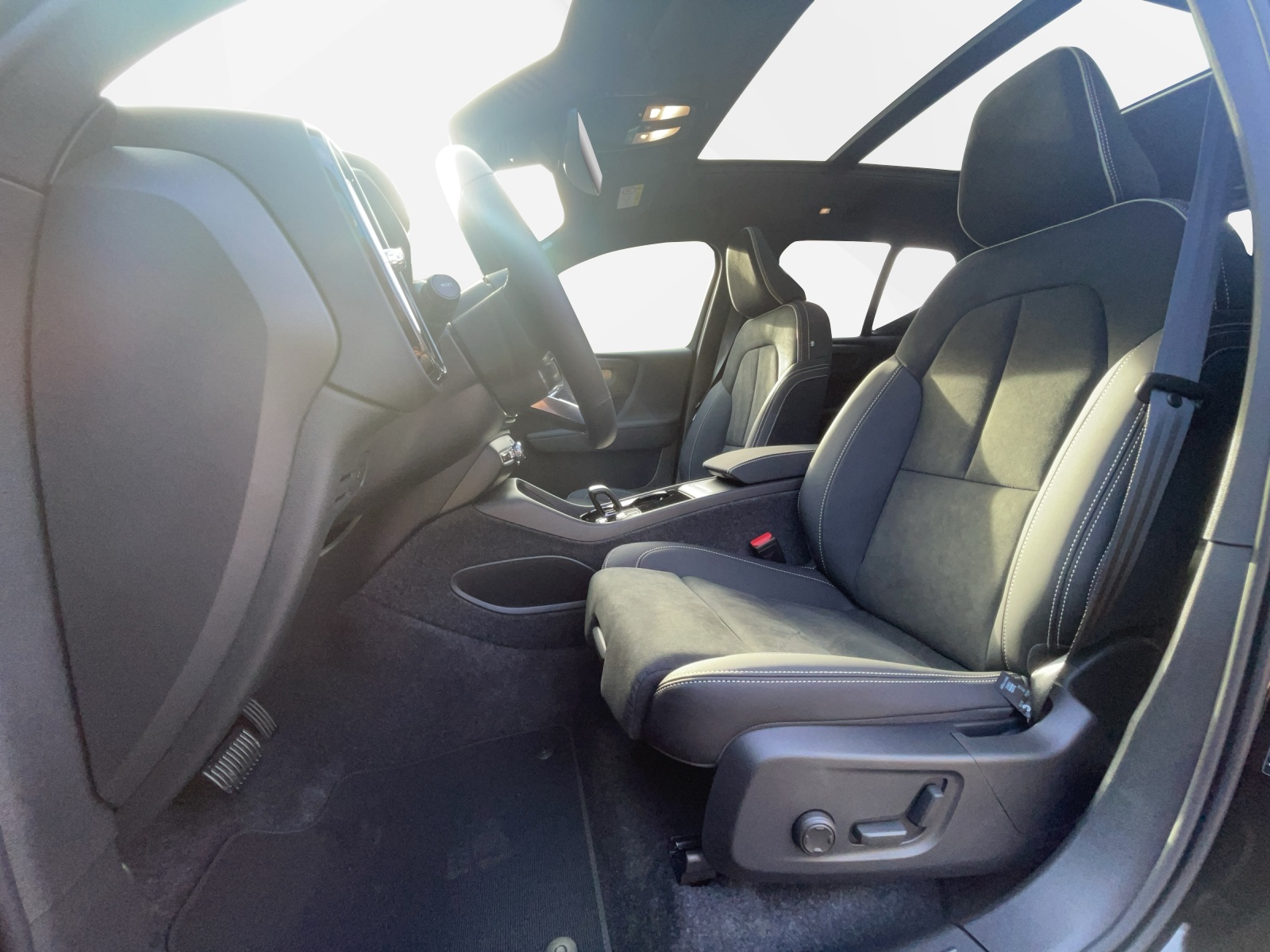 VOLVO EX40 Twin Black Edition AWD-image-9