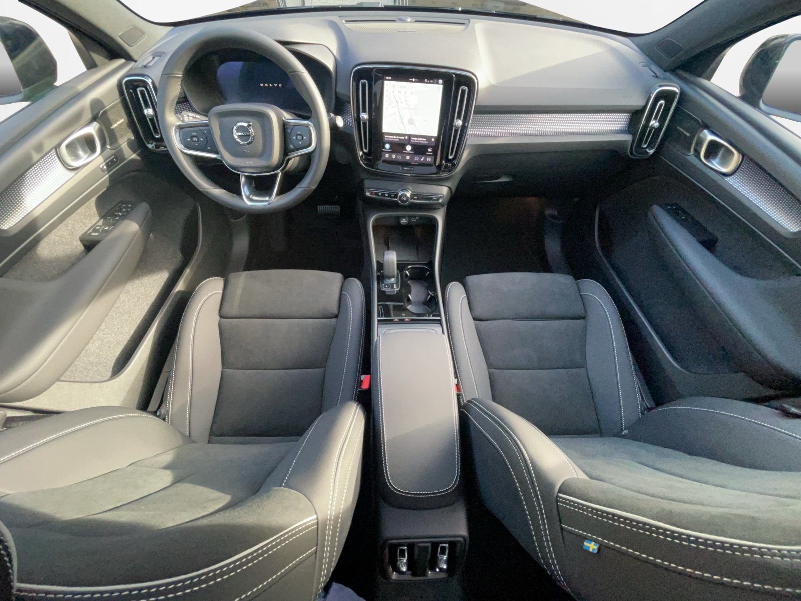 VOLVO EX40 Twin Black Edition AWD-image-10