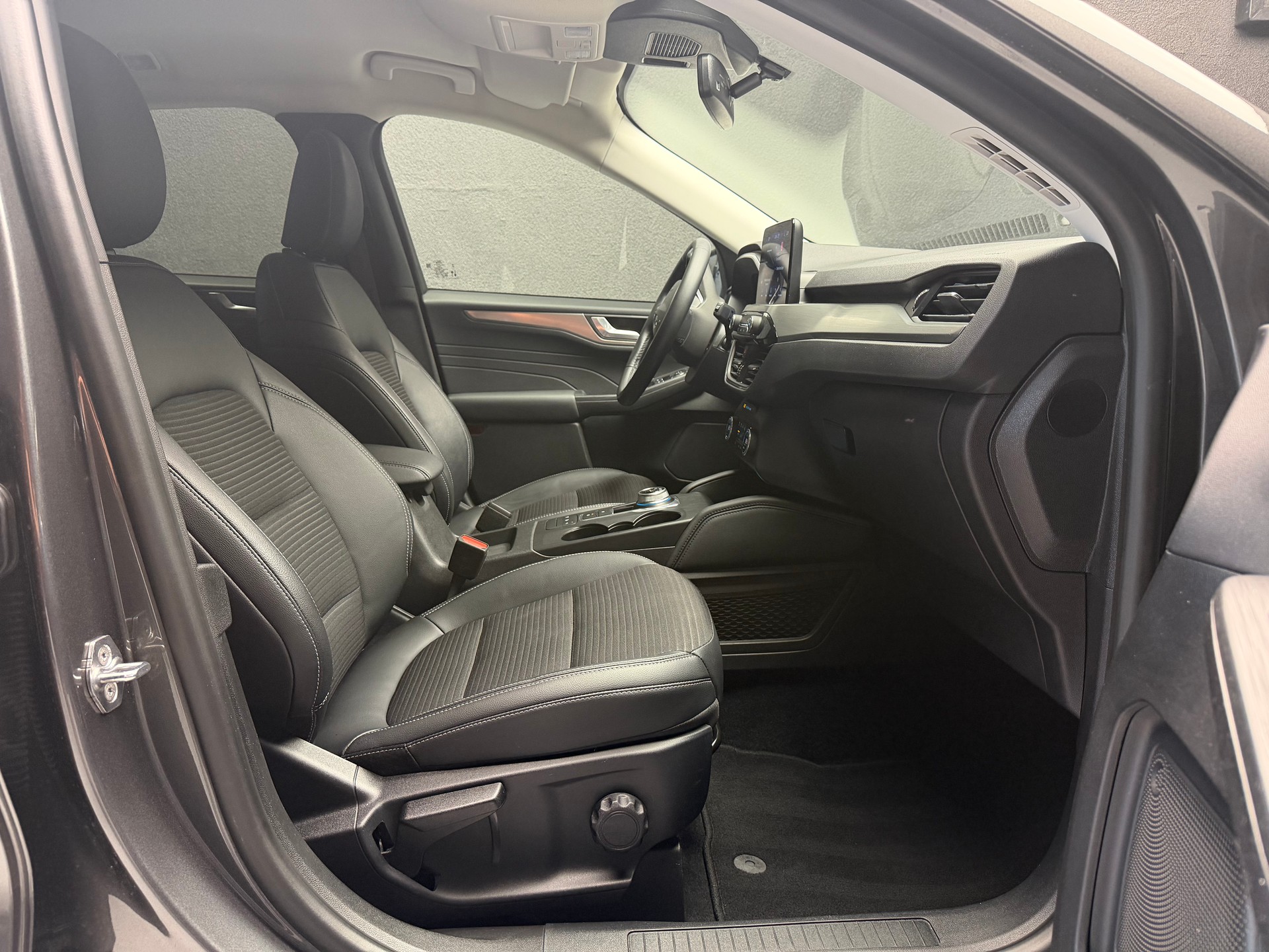 FORD Kuga 2.5 FHEV Titanium X 4WD • B&O, ACC, KAMERA-image-14