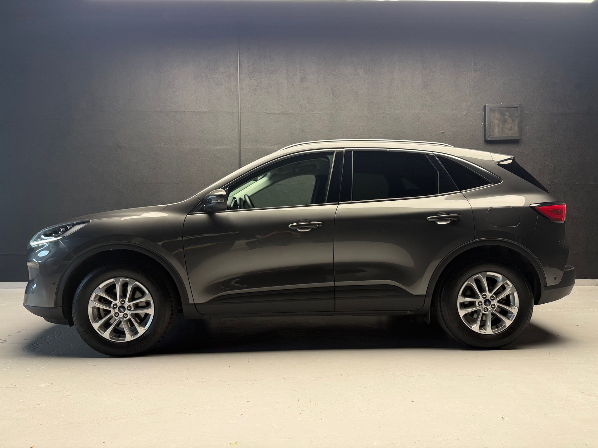 FORD Kuga 2.5 FHEV Titanium X 4WD • B&O, ACC, KAMERA-image-2