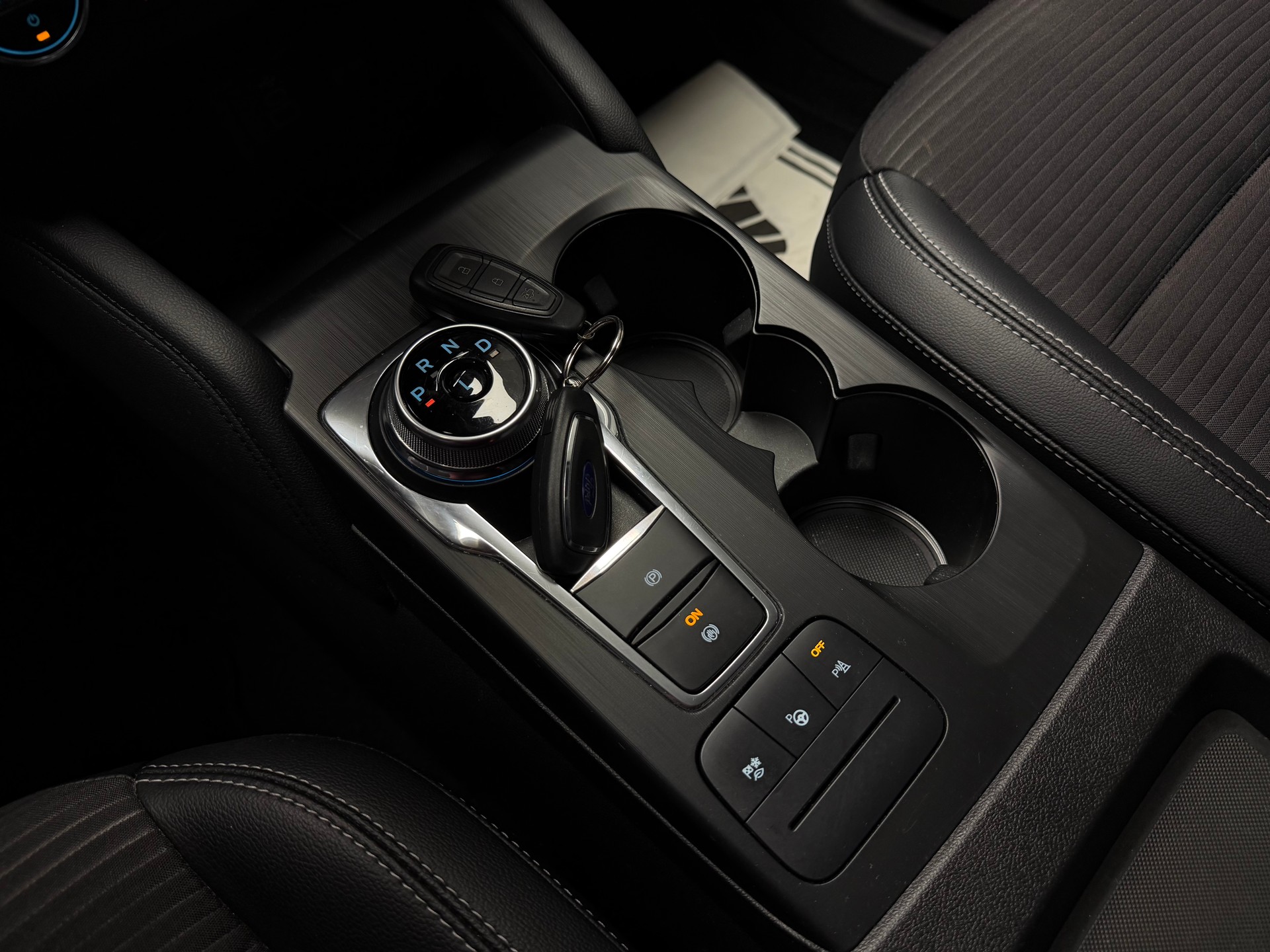 FORD Kuga 2.5 FHEV Titanium X 4WD • B&O, ACC, KAMERA-image-10