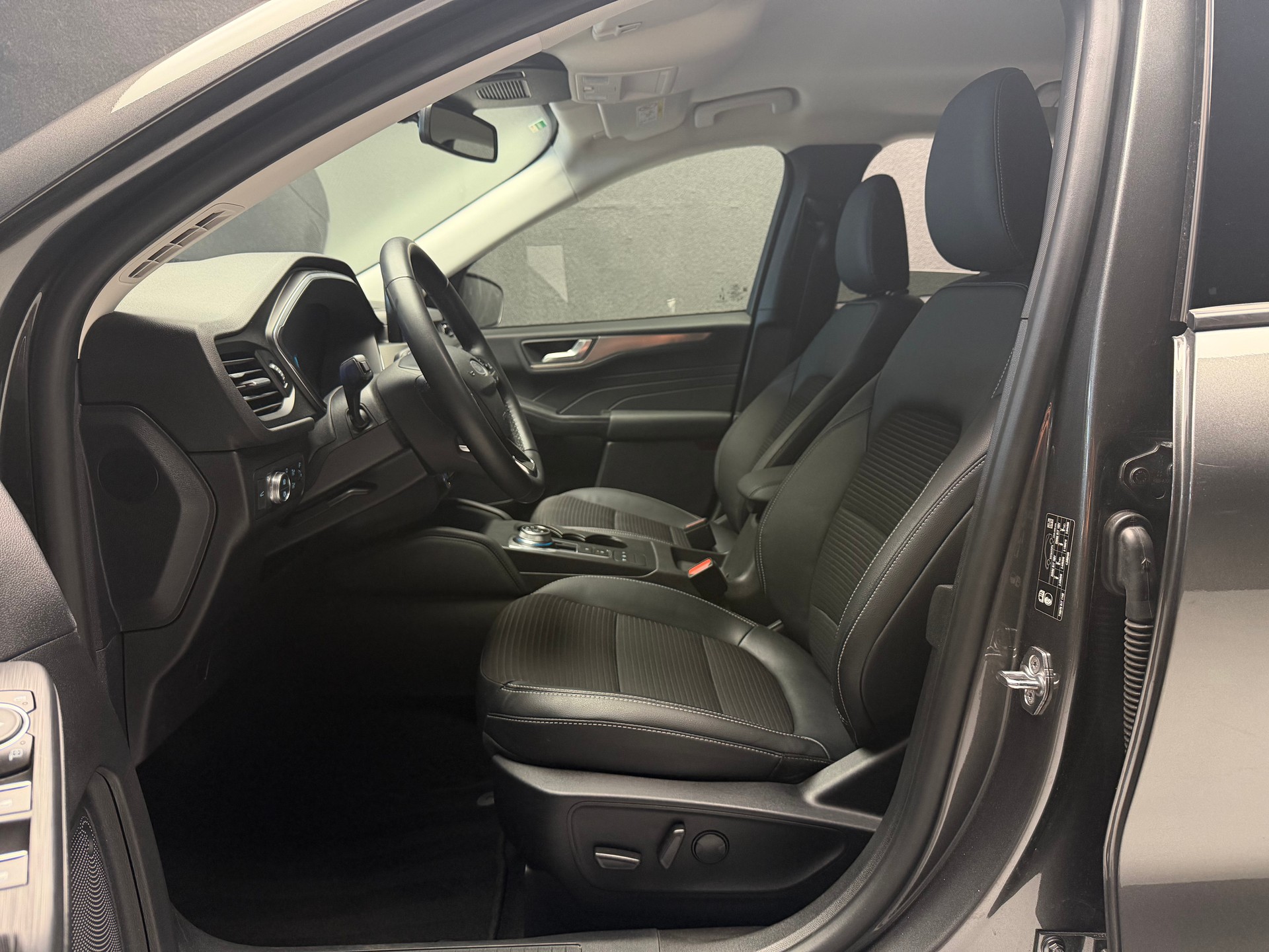 FORD Kuga 2.5 FHEV Titanium X 4WD • B&O, ACC, KAMERA-image-4