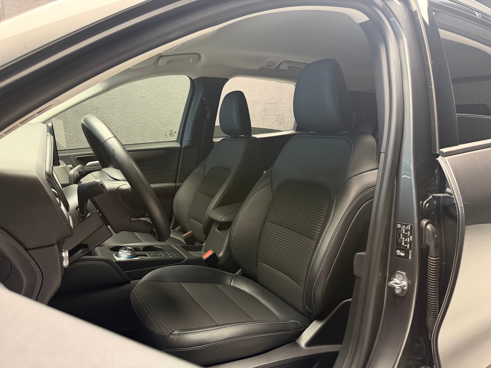 FORD Kuga 2.5 FHEV Titanium X 4WD • B&O, ACC, KAMERA-image-5