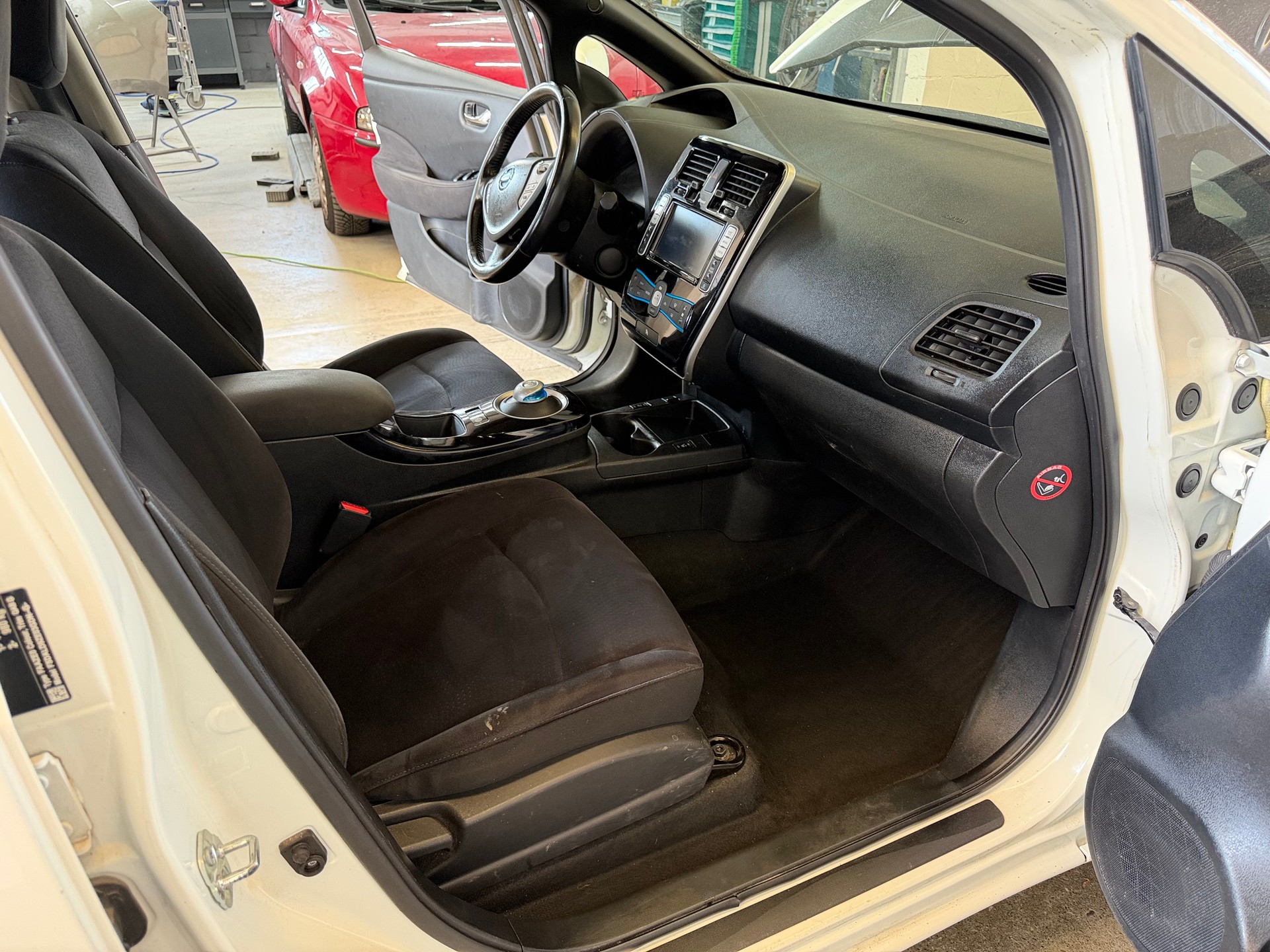 NISSAN Leaf acenta 30kWh (incl battery)-image-9