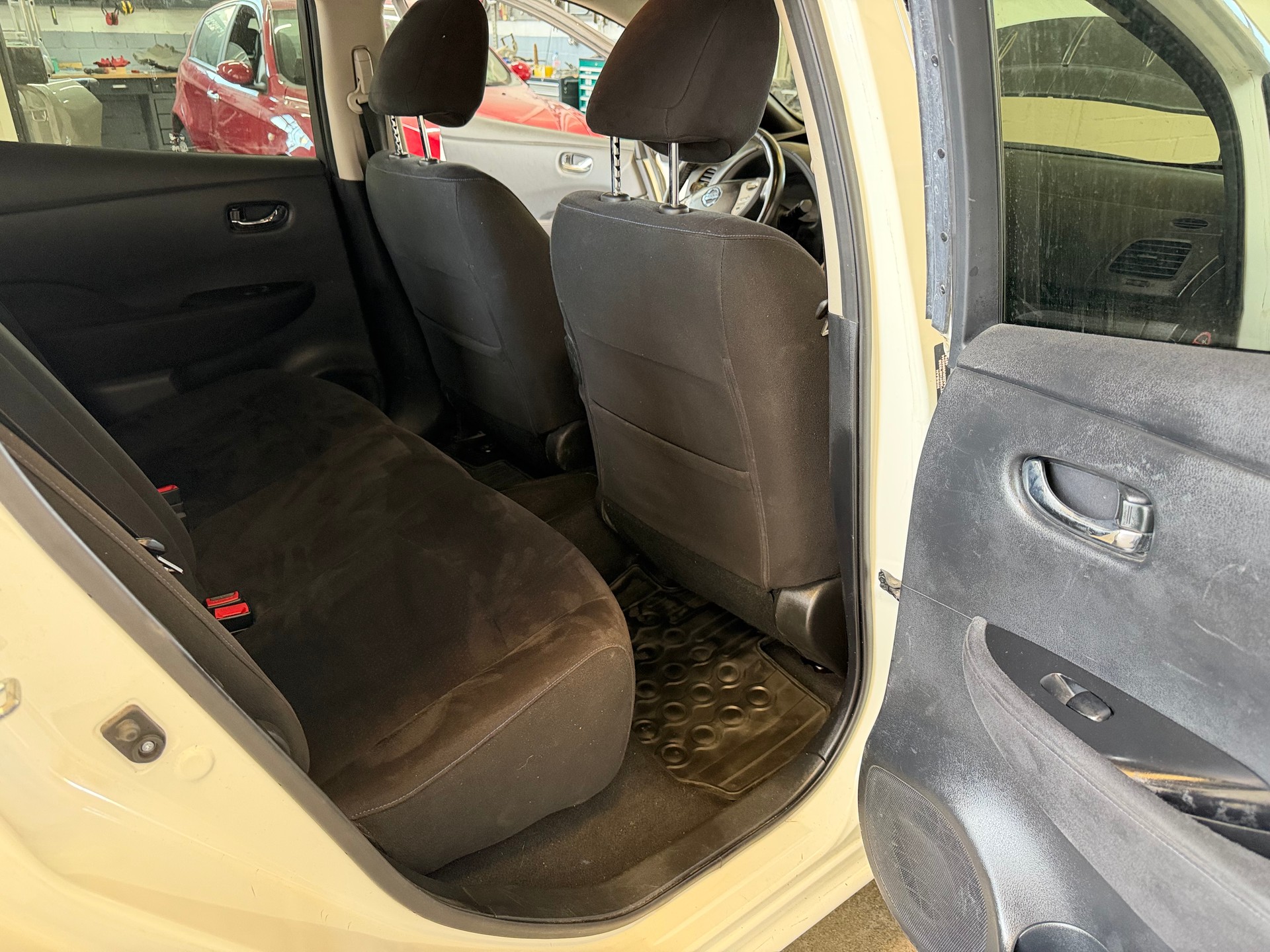 NISSAN Leaf acenta 30kWh (incl battery)-image-10