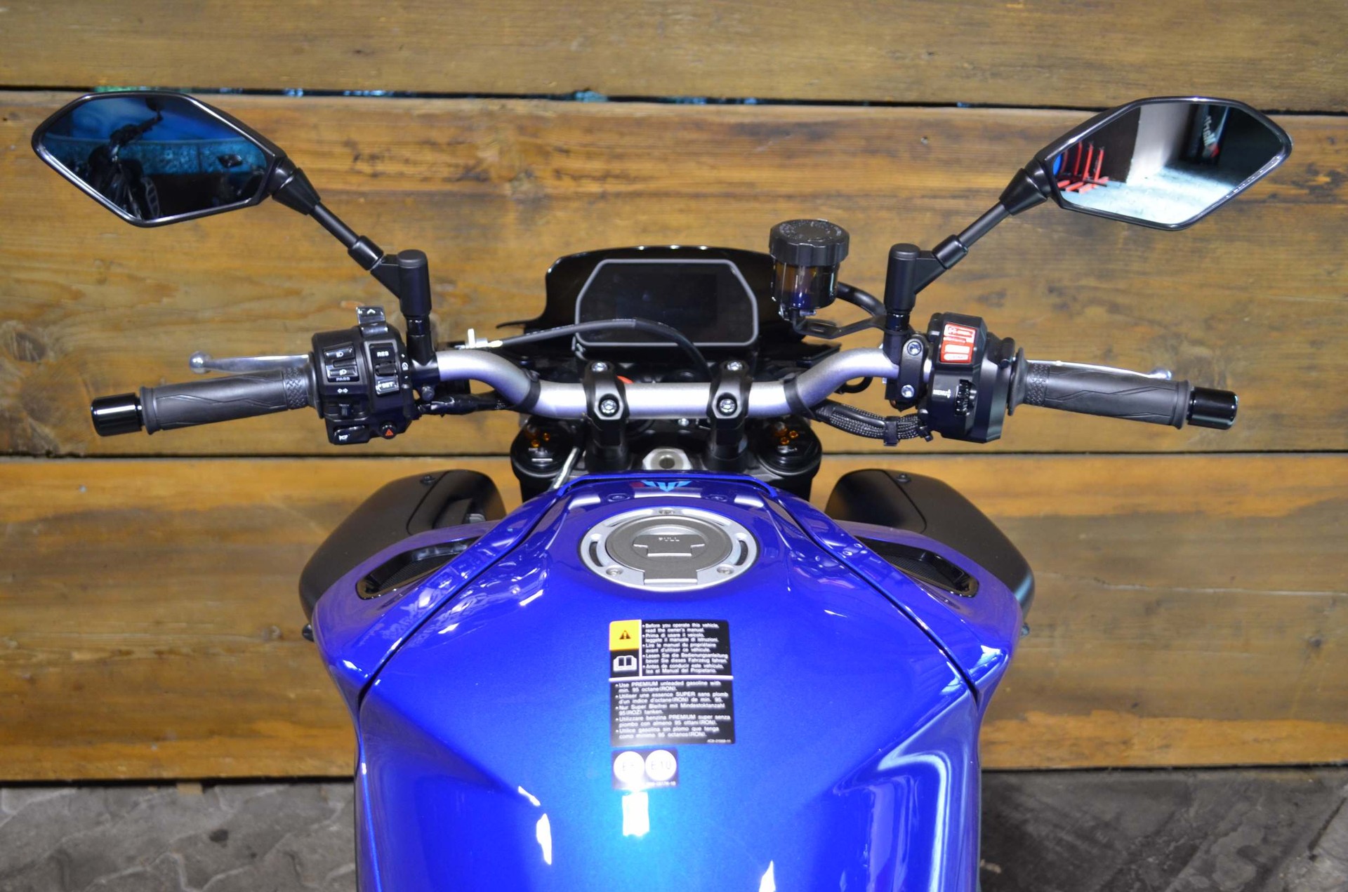 YAMAHA MT-10 ABS-showroom-element-2