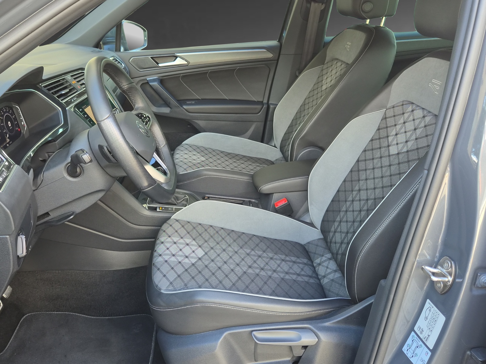 VW Tiguan 1.4TSI PHEV Selection DSG-image-5