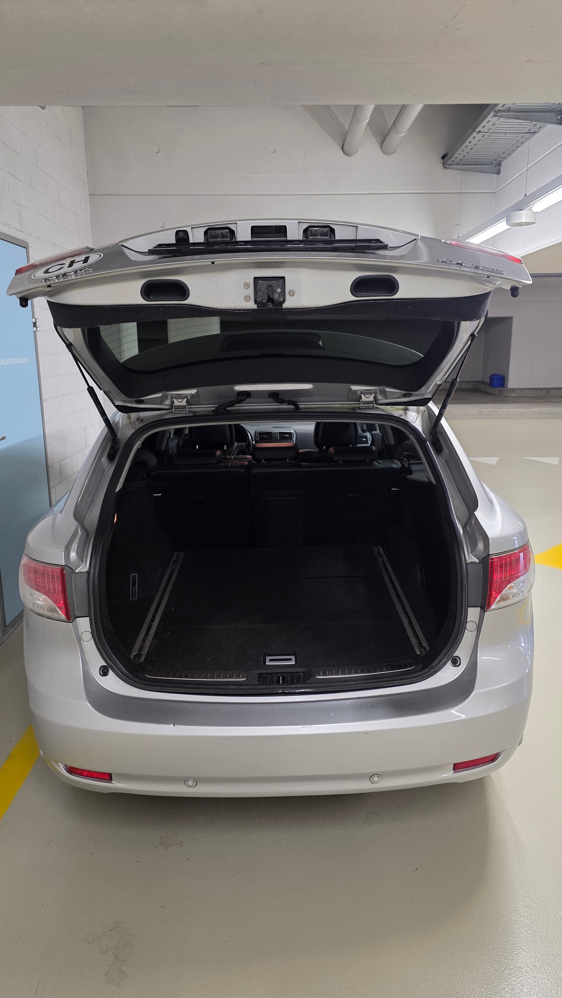 TOYOTA Avensis Sportswagon 2.2D-CAT Linea Sol Premium-image-13