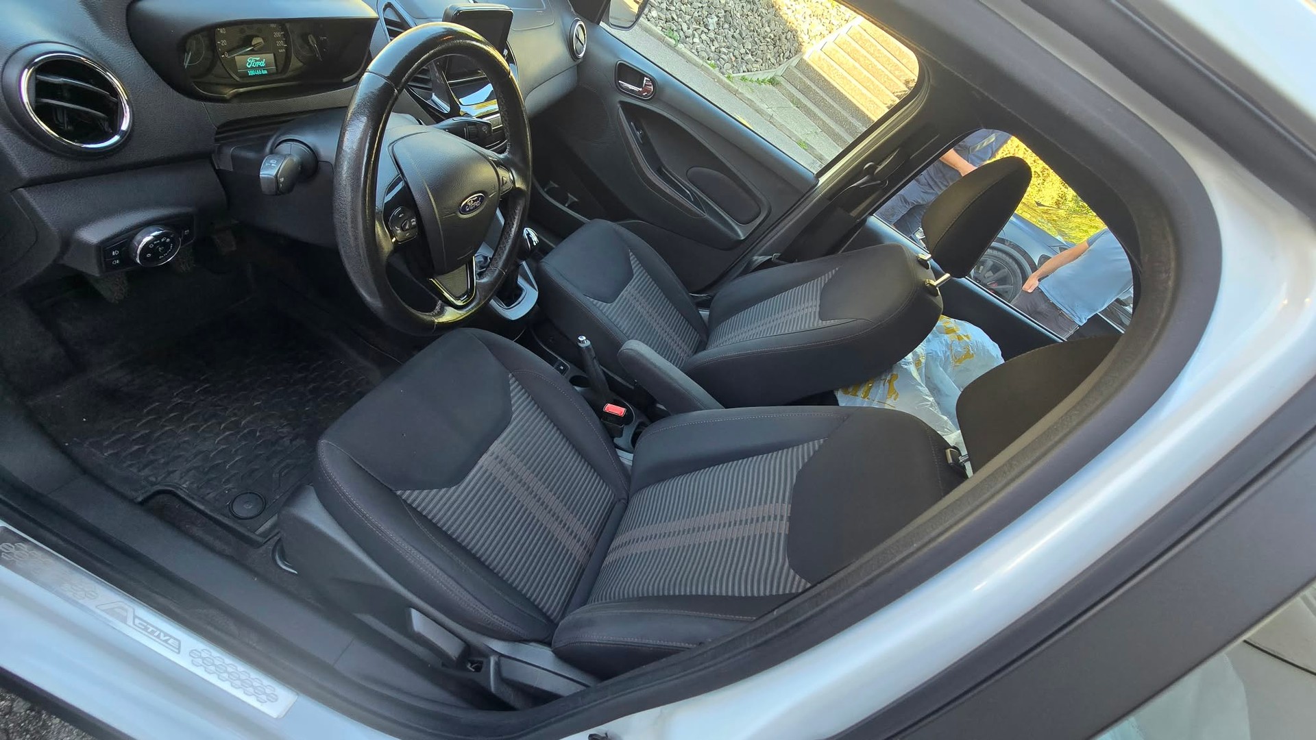 FORD KA+ 1.2 Ti-VCT Active SUV-image-7