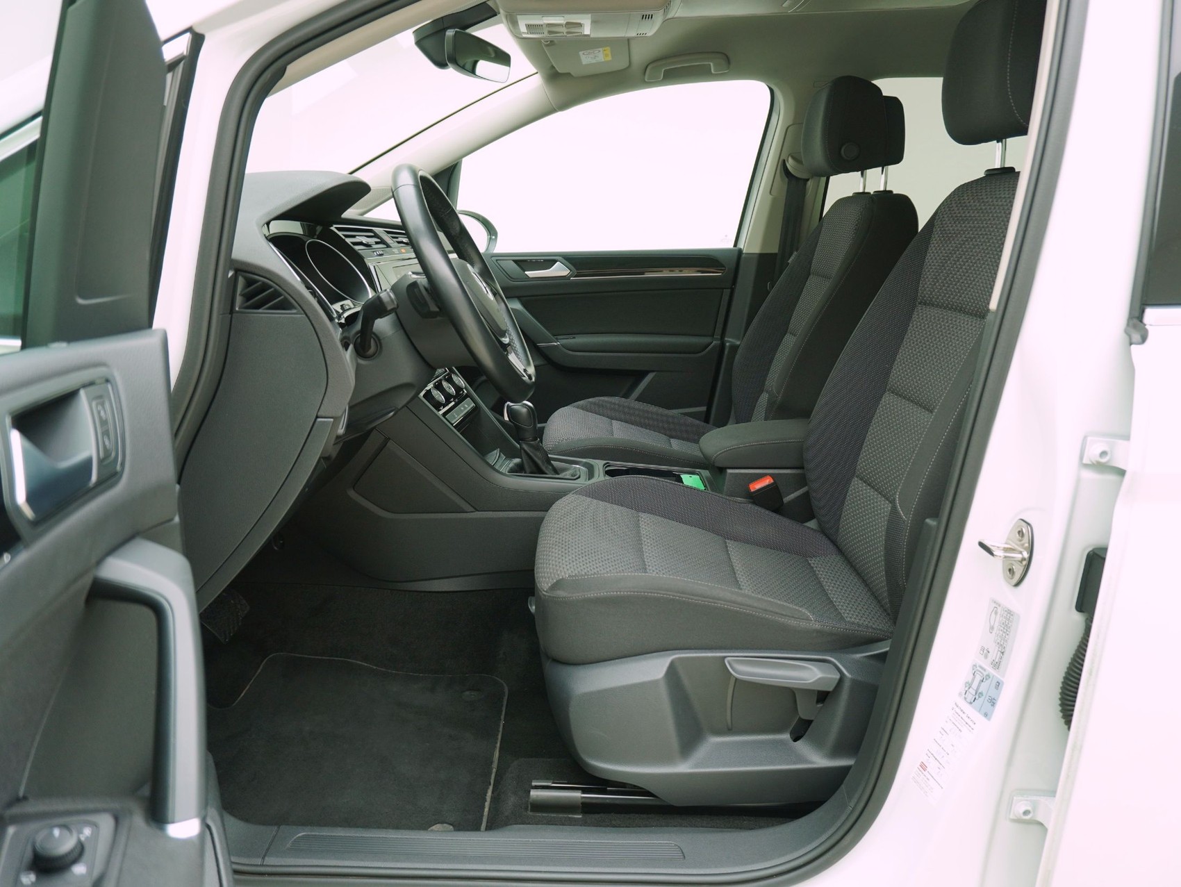 VW Touran 1.5 TSI DSG Comfortline-image-8