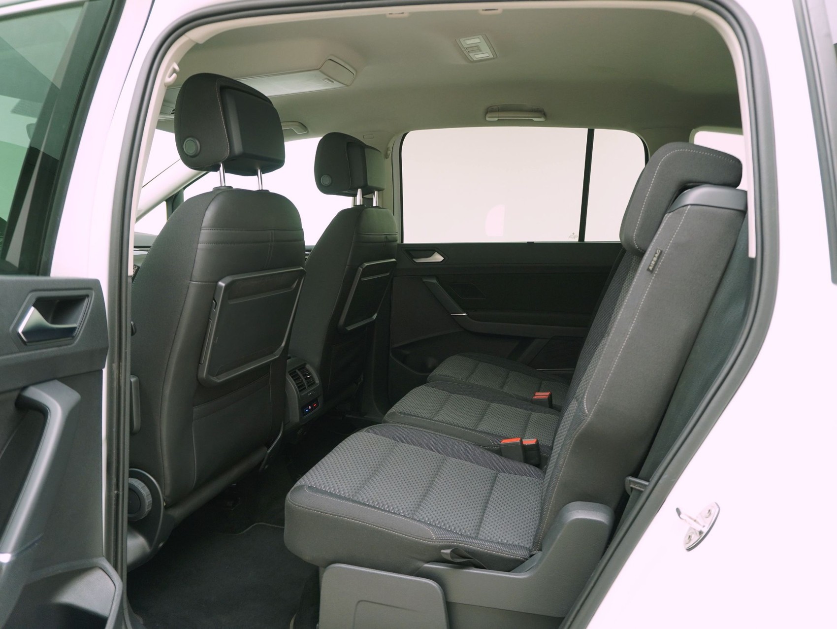 VW Touran 1.5 TSI DSG Comfortline-image-11