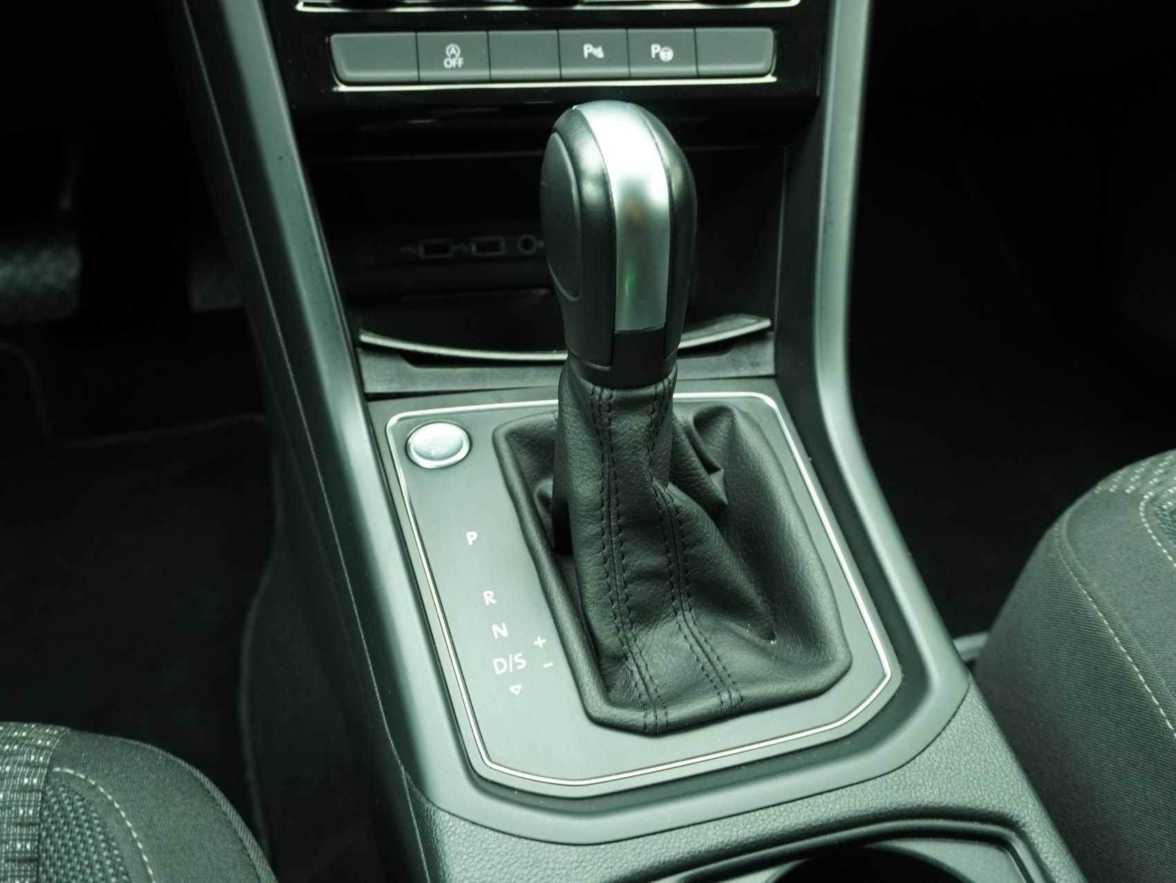VW Touran 1.5 TSI DSG Comfortline-image-16