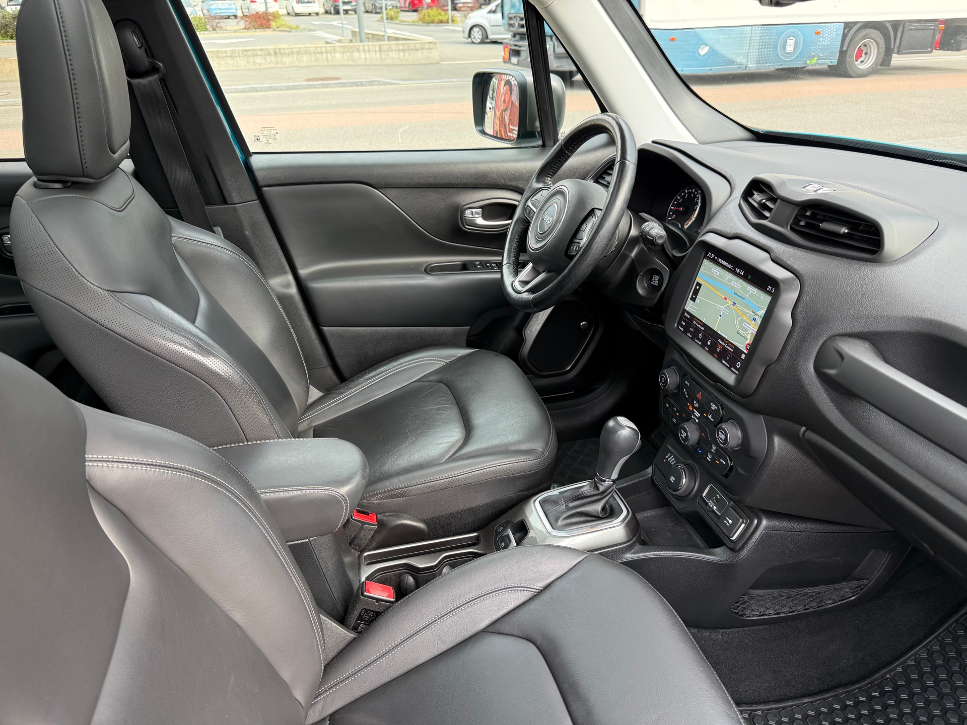 JEEP Renegade 1.3 Turbo Limited AWD-image-8