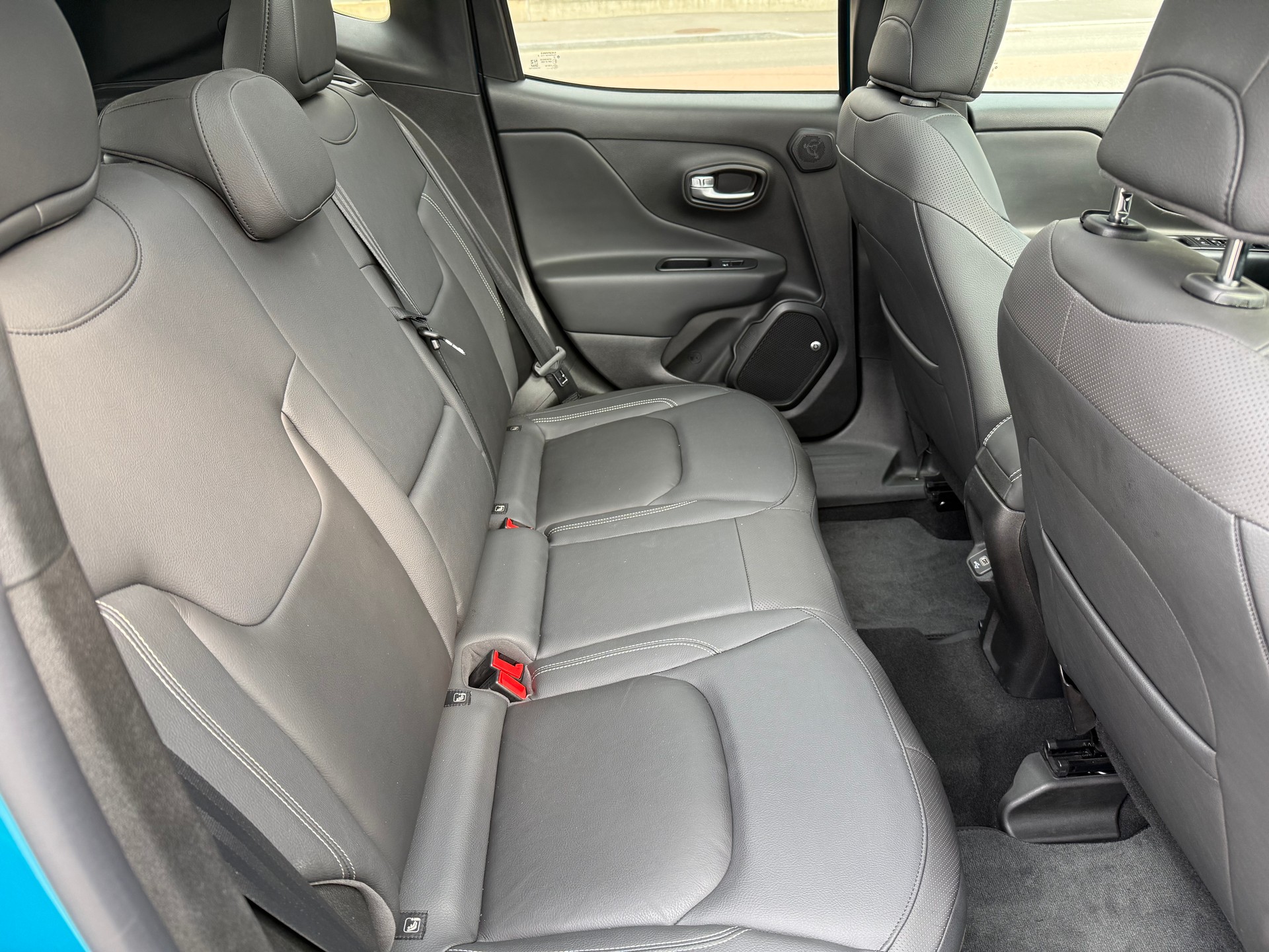 JEEP Renegade 1.3 Turbo Limited AWD-image-14