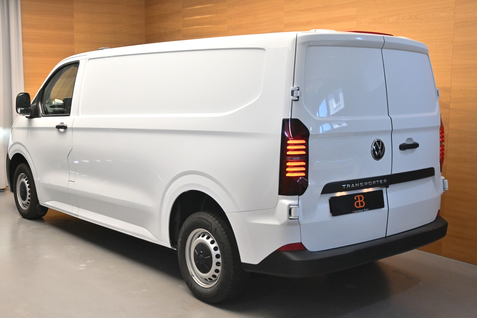 VW Transporter 2.0 TDI Lang-image-4
