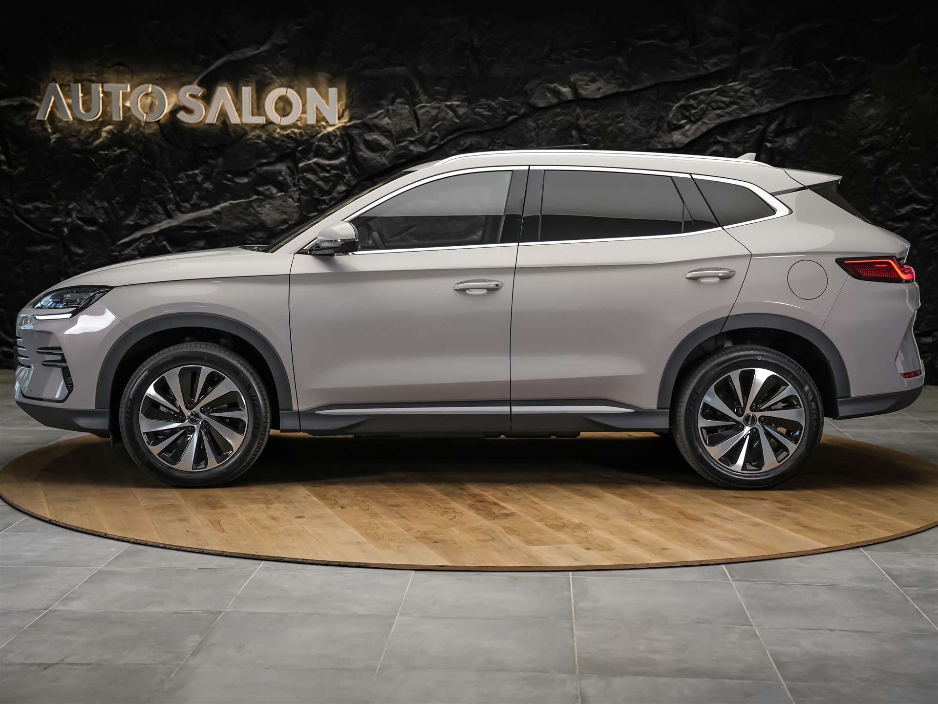 BYD Seal U DM-i Design AWD *Werksgarantie*Panorama*Sitzbelüftung*360° Kamera*-image-1