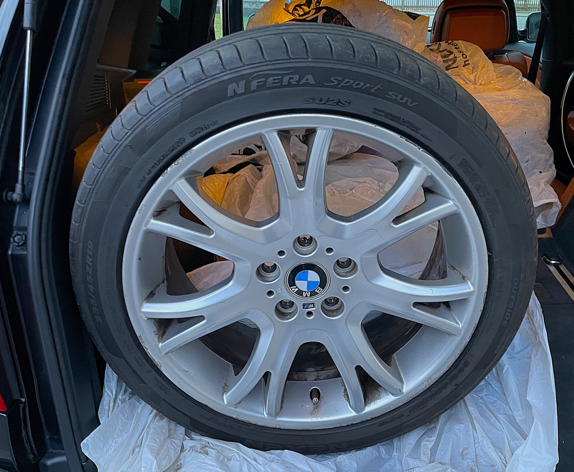 BMW 3.0si / 4x4 (Allrad) / IN TOP-ZUSTAND / M-Paket / 272 PS / GEPFLEGT / 6-Gang-Schaltung / Noch Mfk-image-5