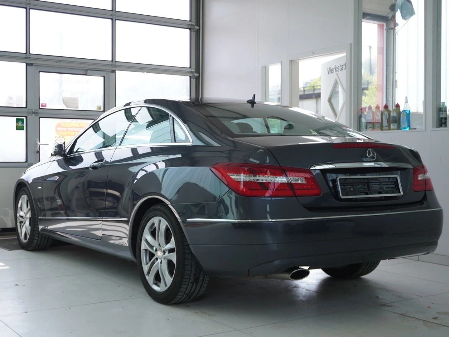 MERCEDES-BENZ E 250 CGI BlueEfficiency Automatic-showroom-element-1