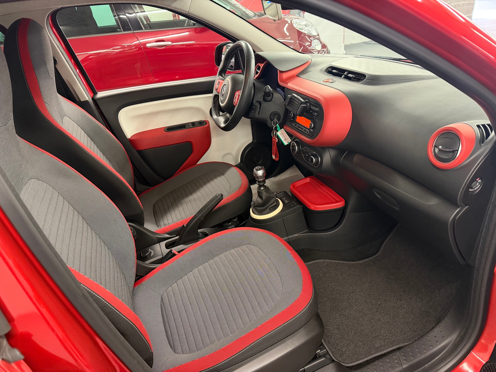 RENAULT Twingo 0.9 Intens-image-12