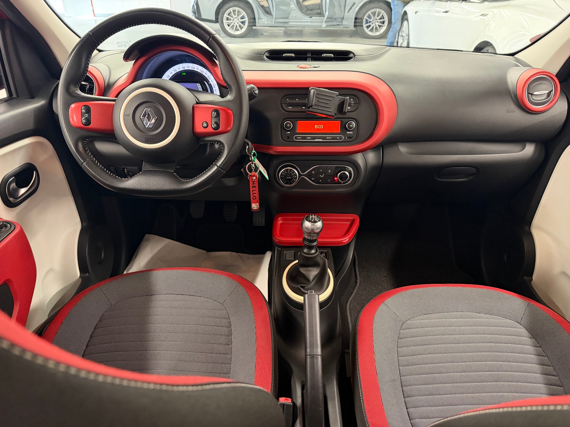 RENAULT Twingo 0.9 Intens-image-11