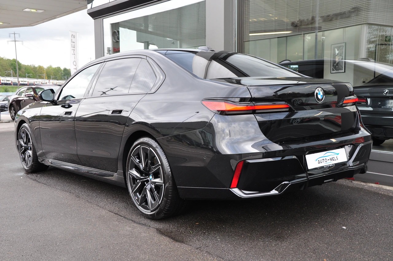 BMW 740d xDrive 48V M Sport Pro Steptronic-image-9