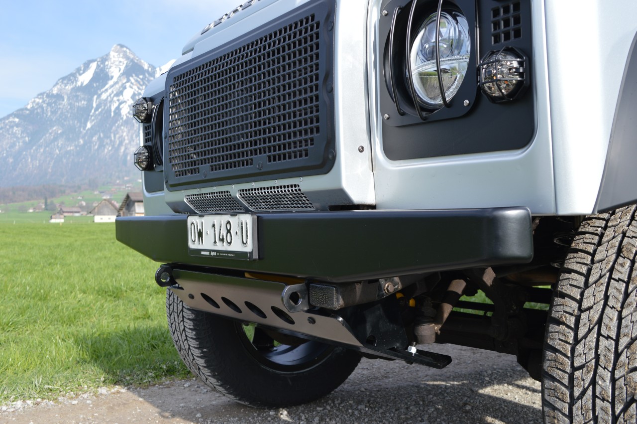 LAND ROVER Defender 110 2.2 TD4 SW Legend Avus Performance-image-8