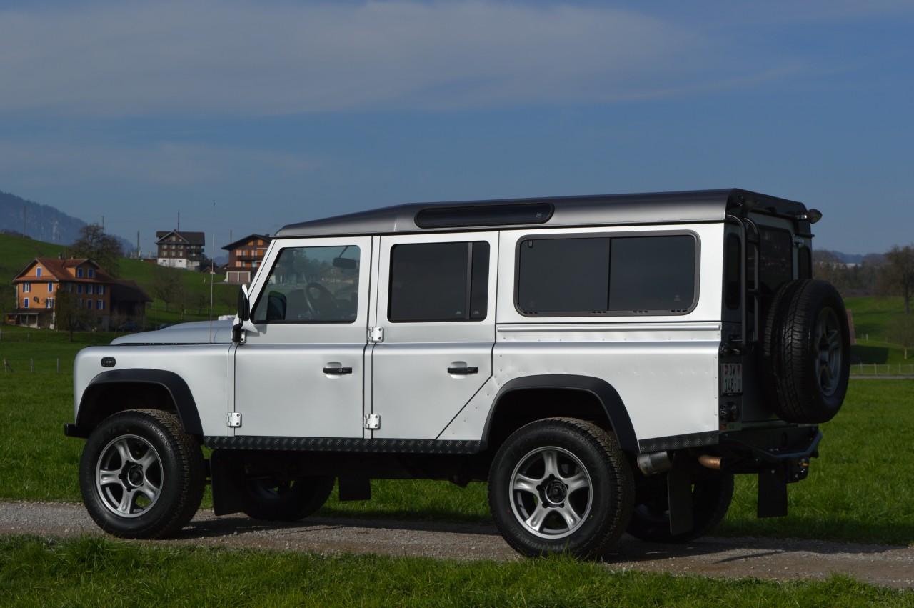 LAND ROVER Defender 110 2.2 TD4 SW Legend Avus Performance-image-4
