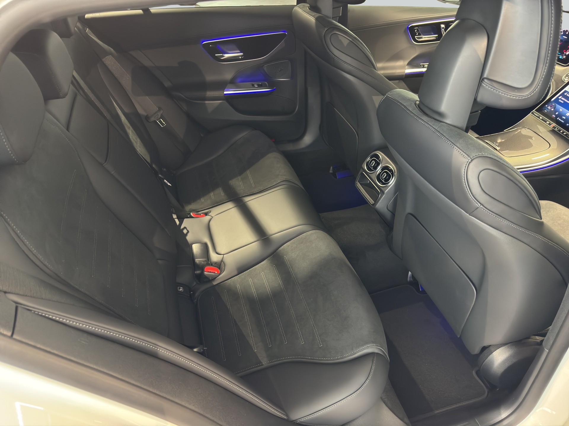 MERCEDES-BENZ C 200 T 4 Matic-image-11