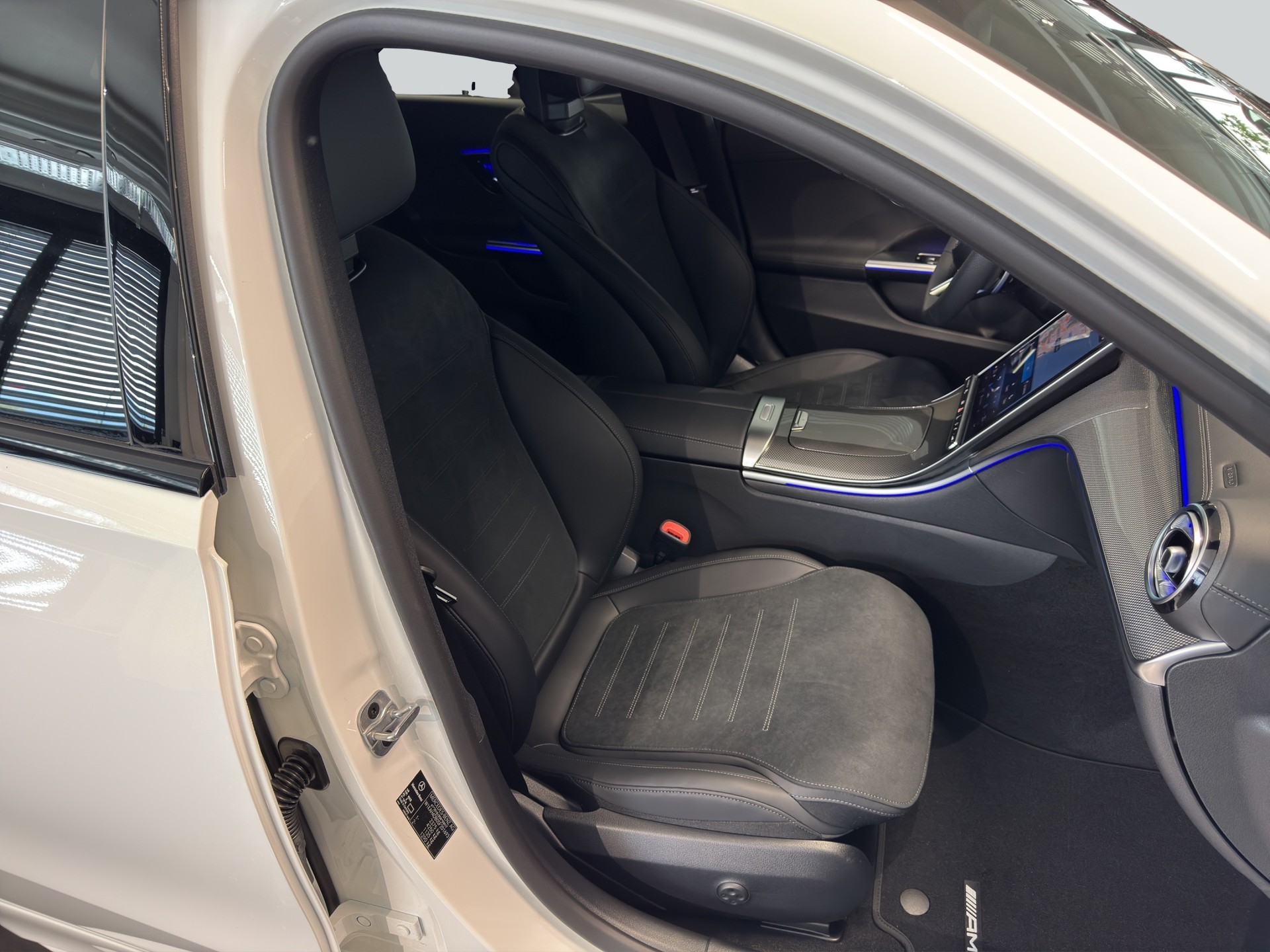 MERCEDES-BENZ C 200 T 4 Matic-image-10