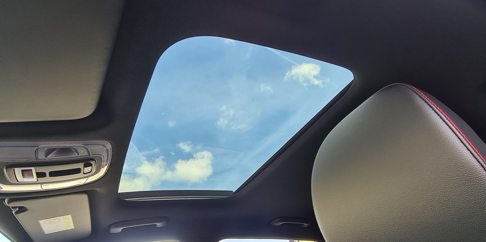 HYUNDAI Kona EV 65.4 kWh N Line-image-15